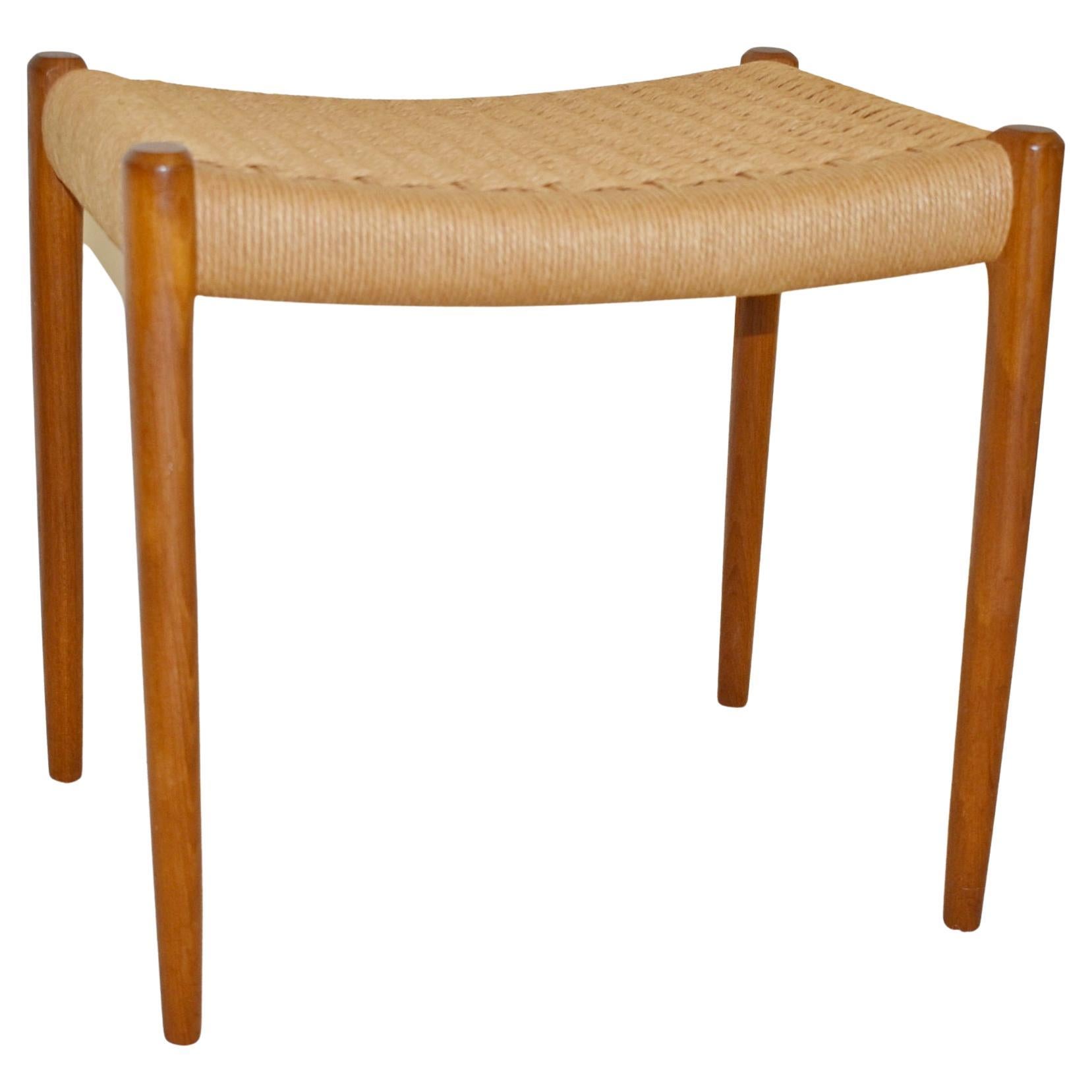 Dänischer Hocker aus Teakholz von Niels Otto Moller