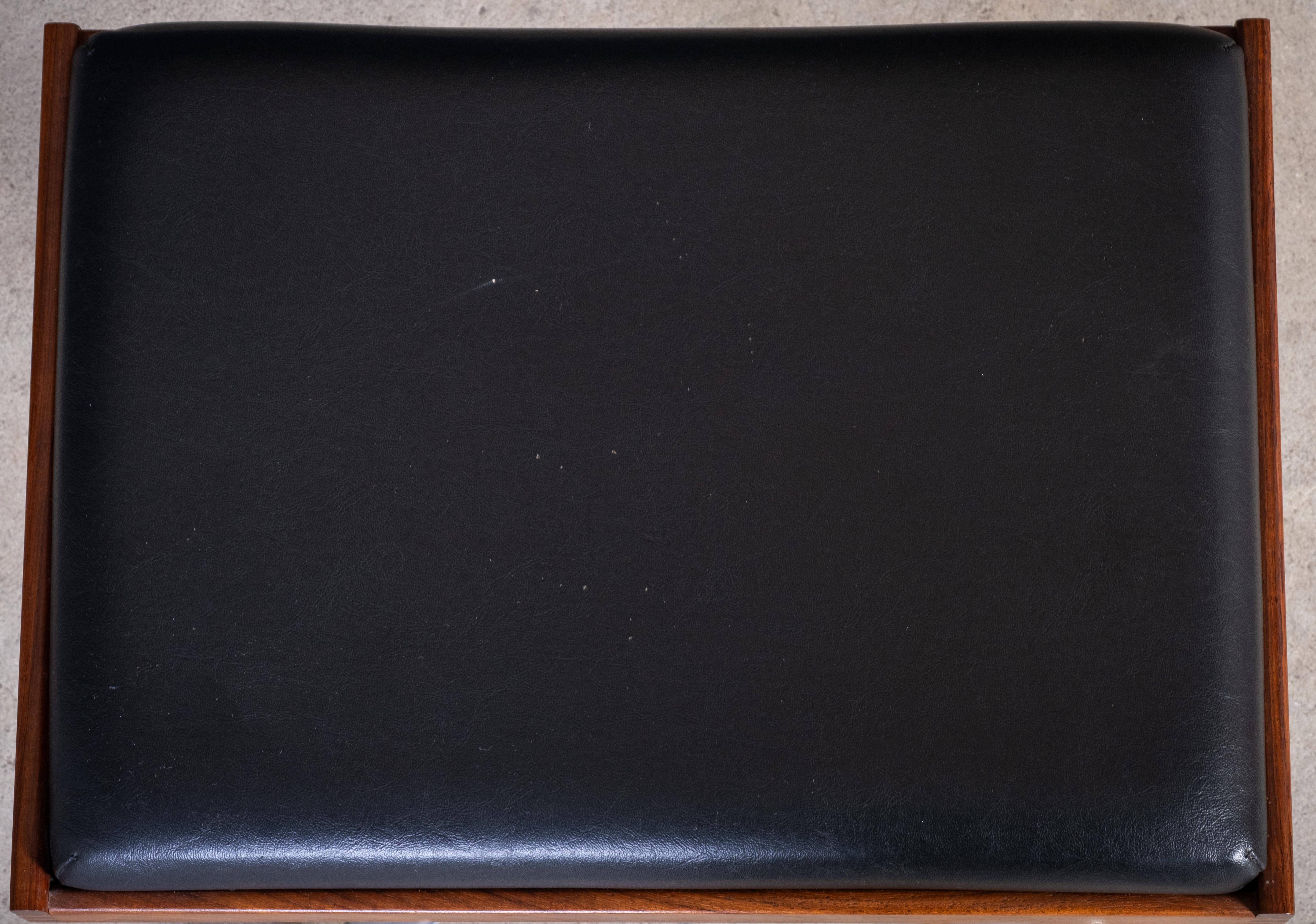 Métal Tabouret pivotant danois en teck avec assise en cuir noir, années 1960 en vente