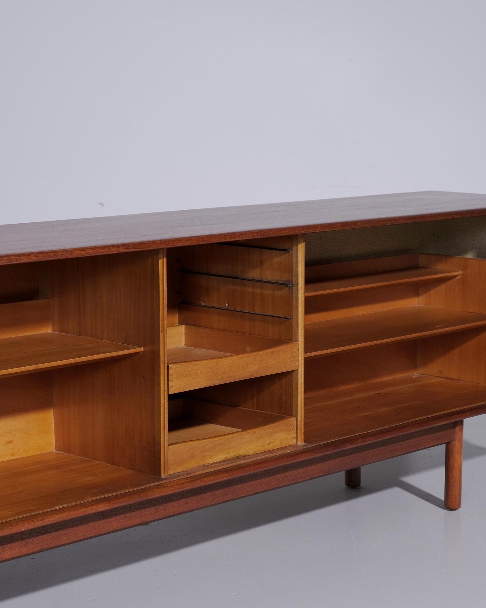 Credenza danese a tamburo in teak degli anni '50 circa In condizioni ottime in vendita a London, GB