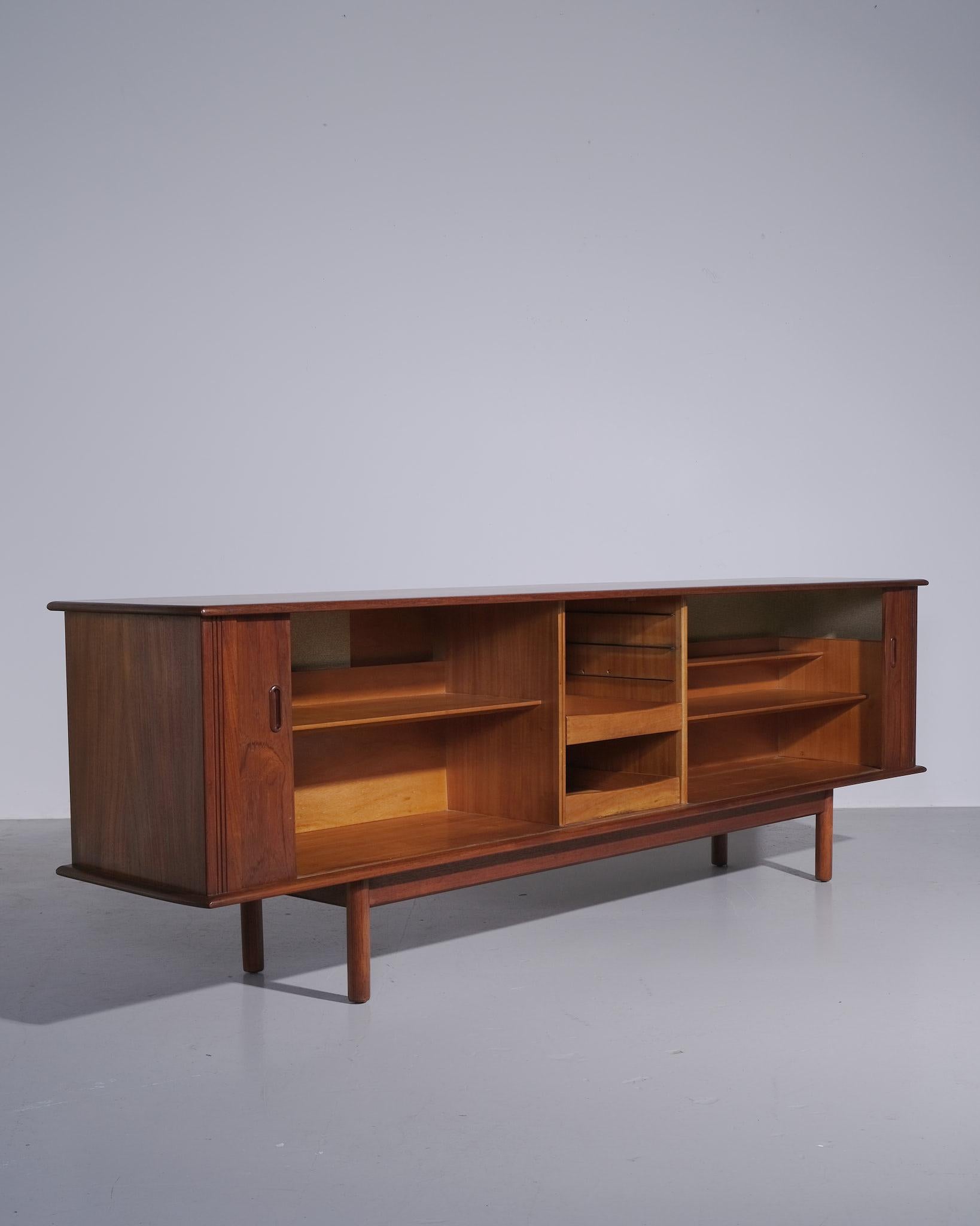 Metà XX secolo Credenza danese a tamburo in teak degli anni '50 circa in vendita
