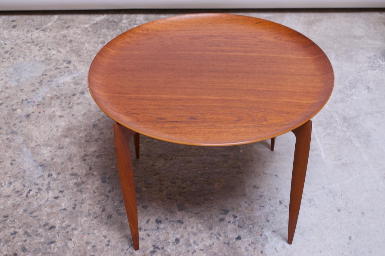 Dänischer Tabletttisch aus Teakholz „Modell 4508“ von Willumsen und Engholm für Fritz Hansen (Moderne der Mitte des Jahrhunderts) im Angebot