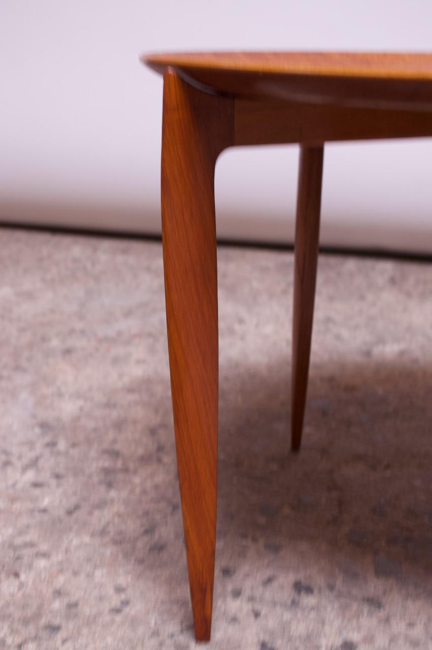 Table à plateau en teck danois « Modèle 4508 » de Willumsen et Engholm pour Fritz Hansen en vente 2