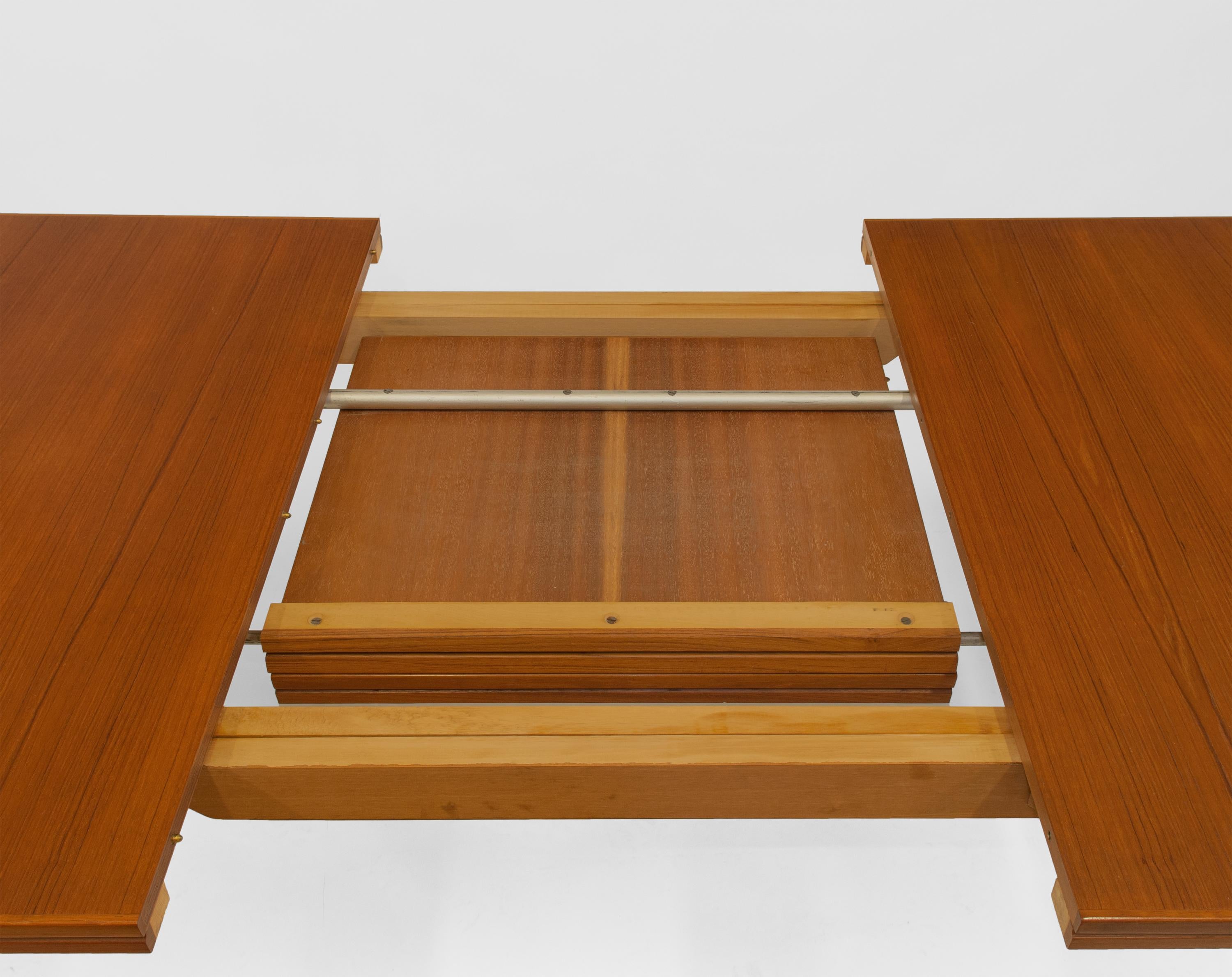 Danish Teak ‘Tree Leg’ Mid Century Extending Large Dining Table By H Sigh & Sons For Sale 5