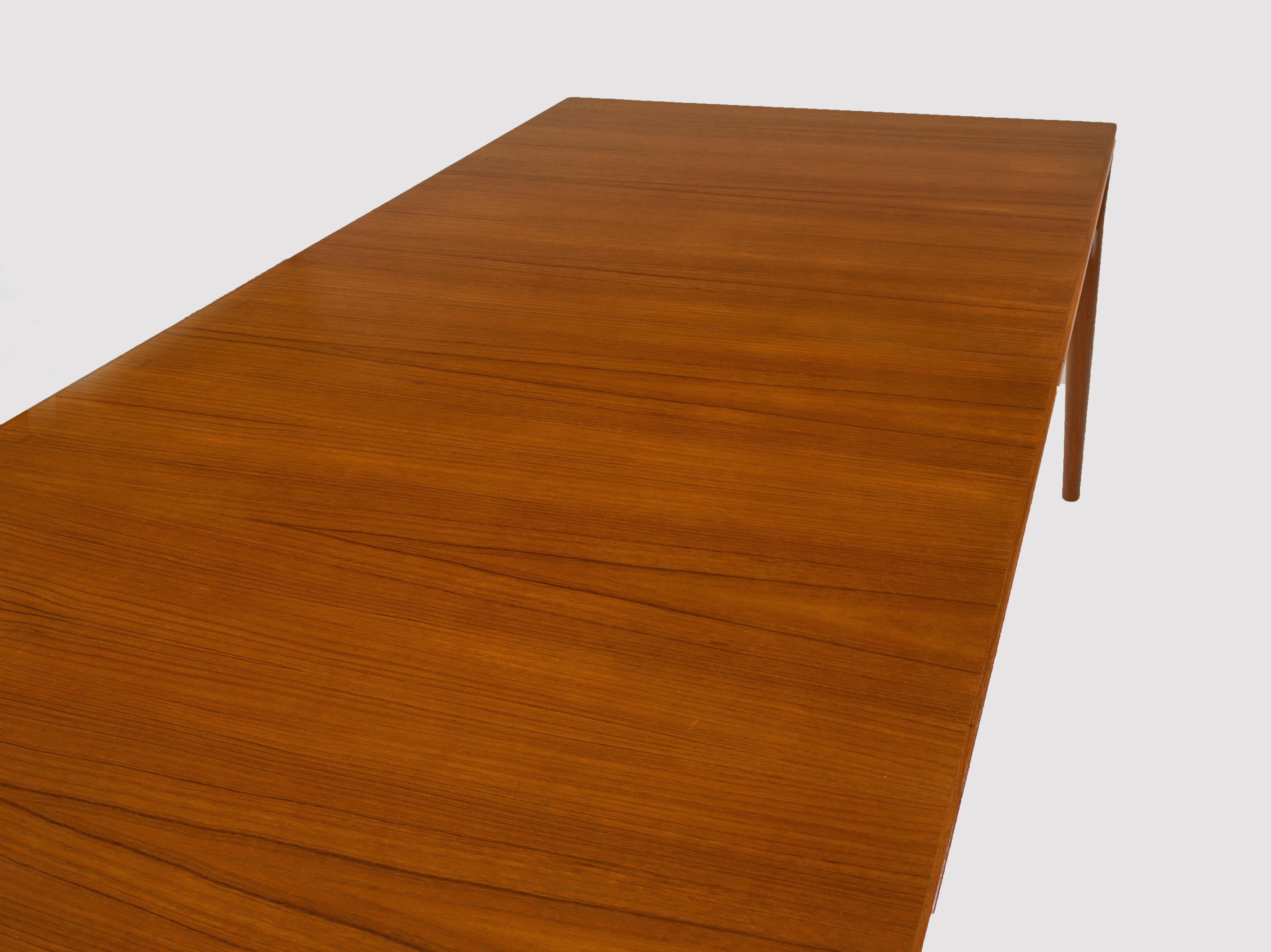 Danish Teak ‘Tree Leg’ Mid Century Extending Large Dining Table By H Sigh & Sons For Sale 9