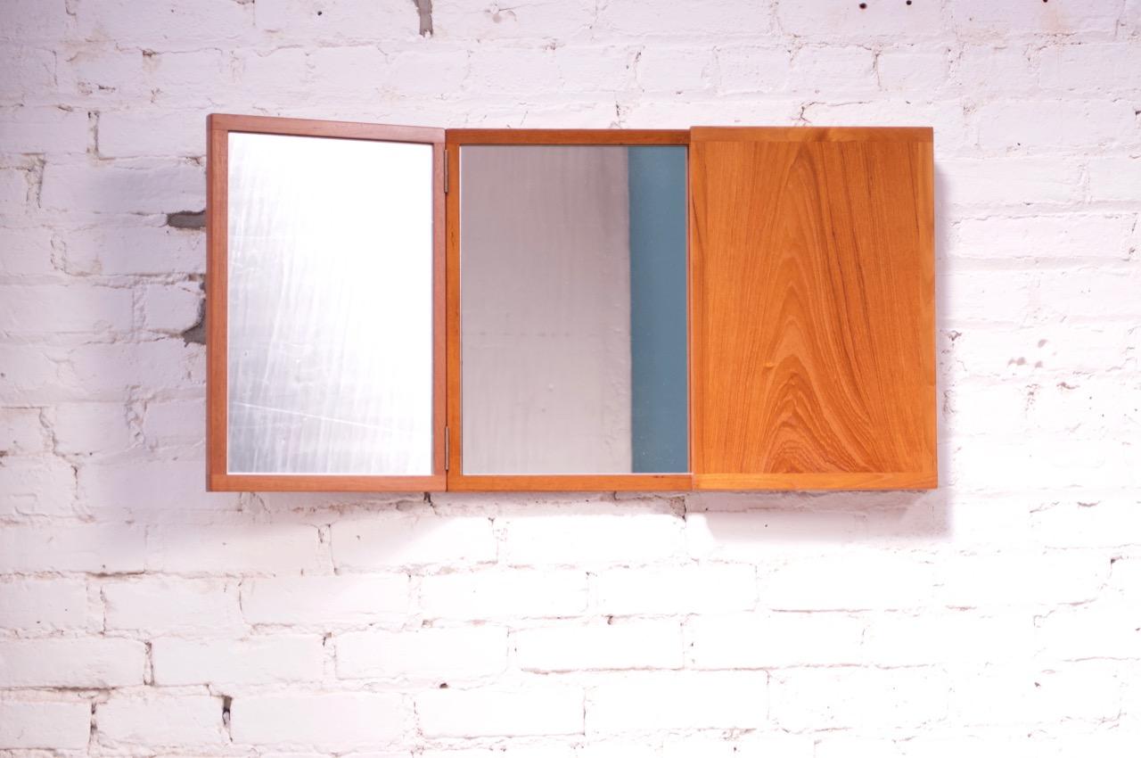 tri fold wall mirror