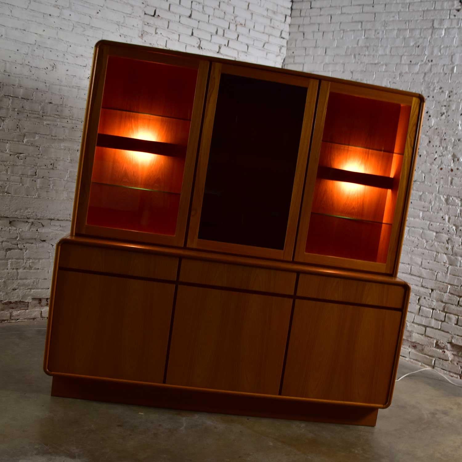 Danish Teak Veneer Midcentury Scandinavian Modern Two-Piece China Hutch Buffet 3