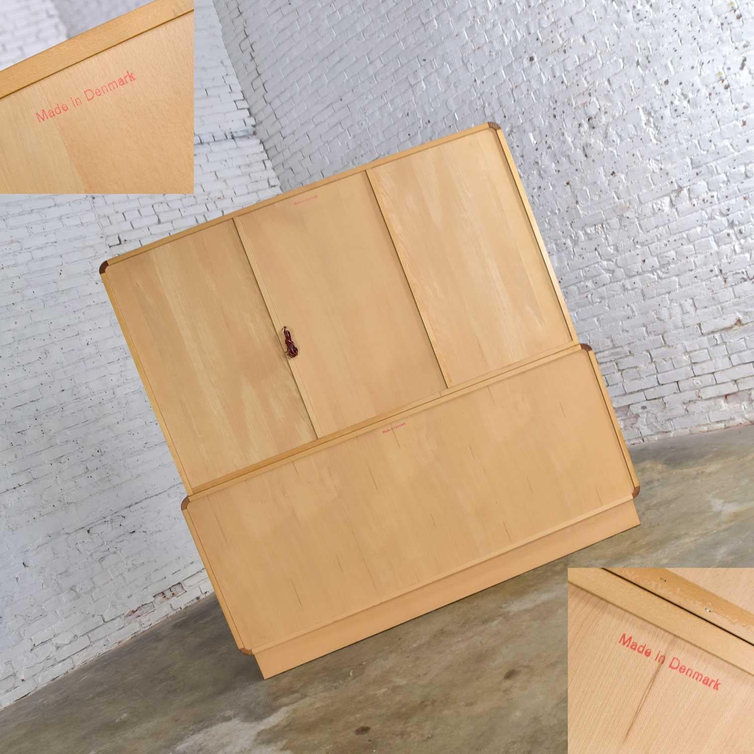 Danish Teak Veneer Midcentury Scandinavian Modern Two-Piece China Hutch Buffet 7