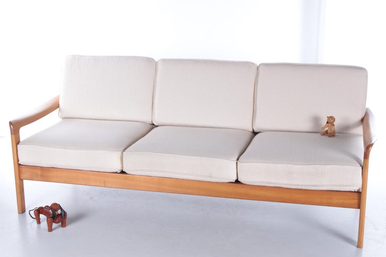 A beautiful Danish sofa in solid teak, this model is called the 'Senator', it was designed by Ole Wanscher and was made by Cado in the 60s-70s.

It is in excellent condition for its age, the teak frame is clean, sturdy and healthy with only some