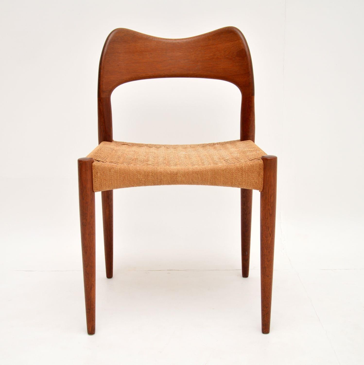 A stunning and rare vintage Danish chair, this dates from the 1960s. It was designed by Arne Hovmand-Olsen, and made by Mogens Kold in the 1960s. The original badge is seen under the seat.

This single dining chair would be a great corner or side