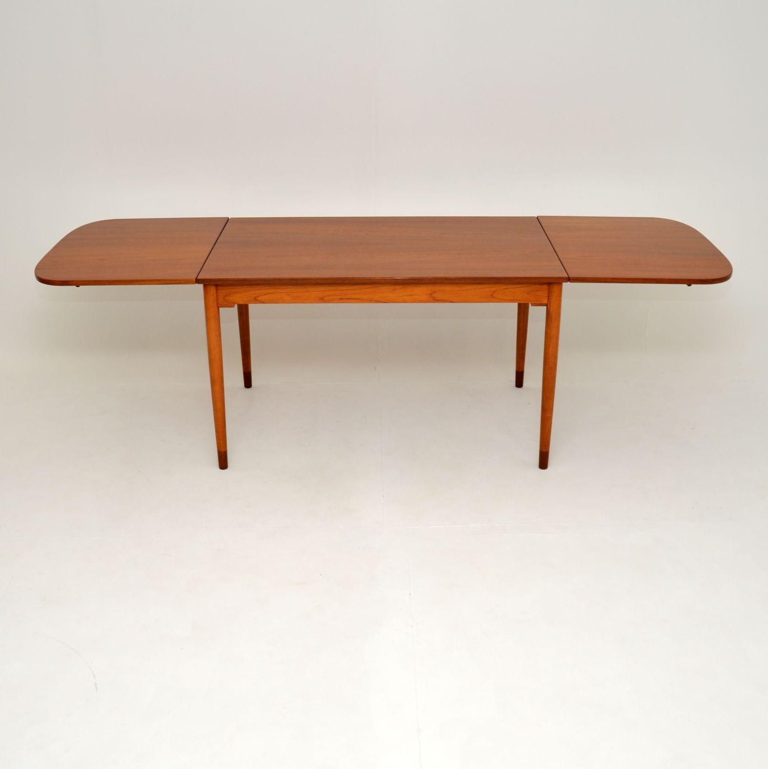 A stunning and rare vintage Danish drop leaf dining table in teak. This was designed by Borge Mogensen for Soborg Mobelfabrik, it dates from the 1960’s.

The design is fantastic, with two large drop down leaves that when lifted, extend this to an