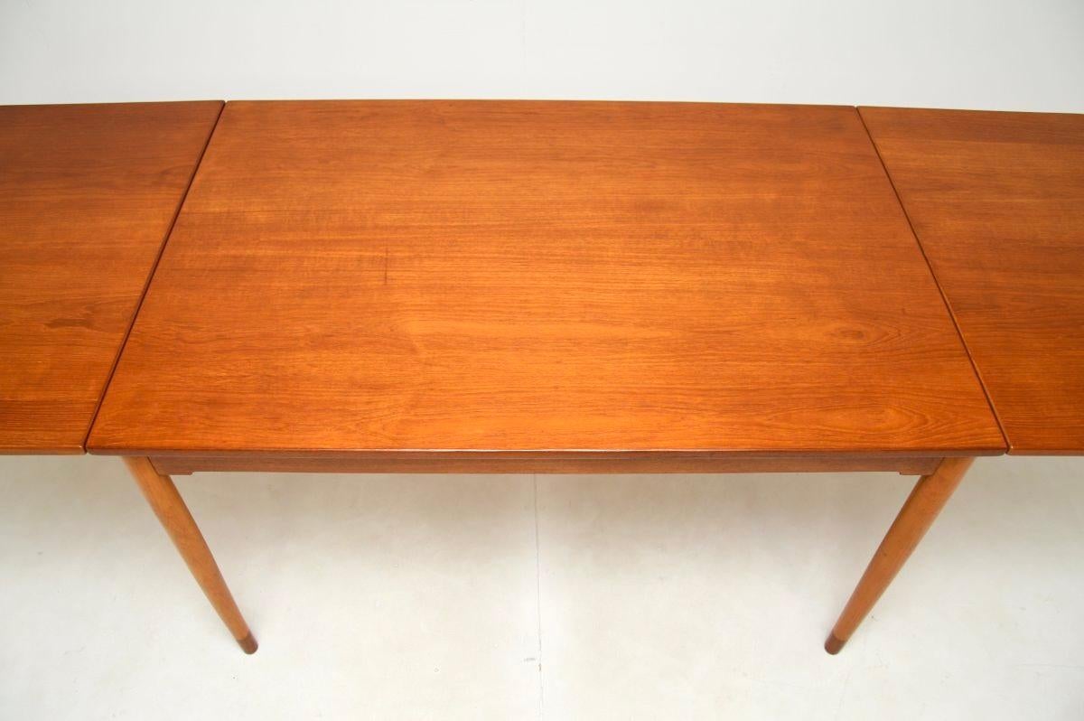 Milieu du XXe siècle Table de salle à manger danoise vintage en teck à abattants de Borge Mogensen en vente
