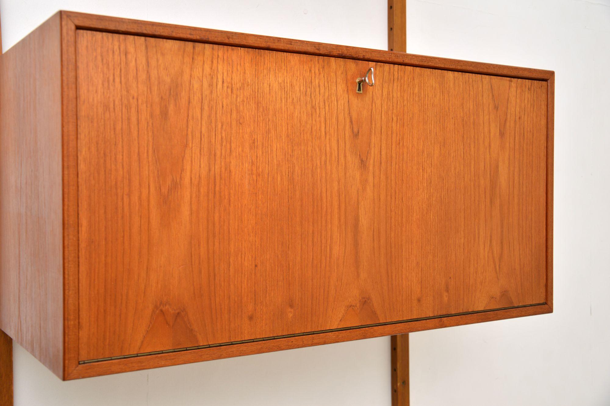 Danish Teak Vintage PS Wall System Bookcase Cabinet In Good Condition In London, GB