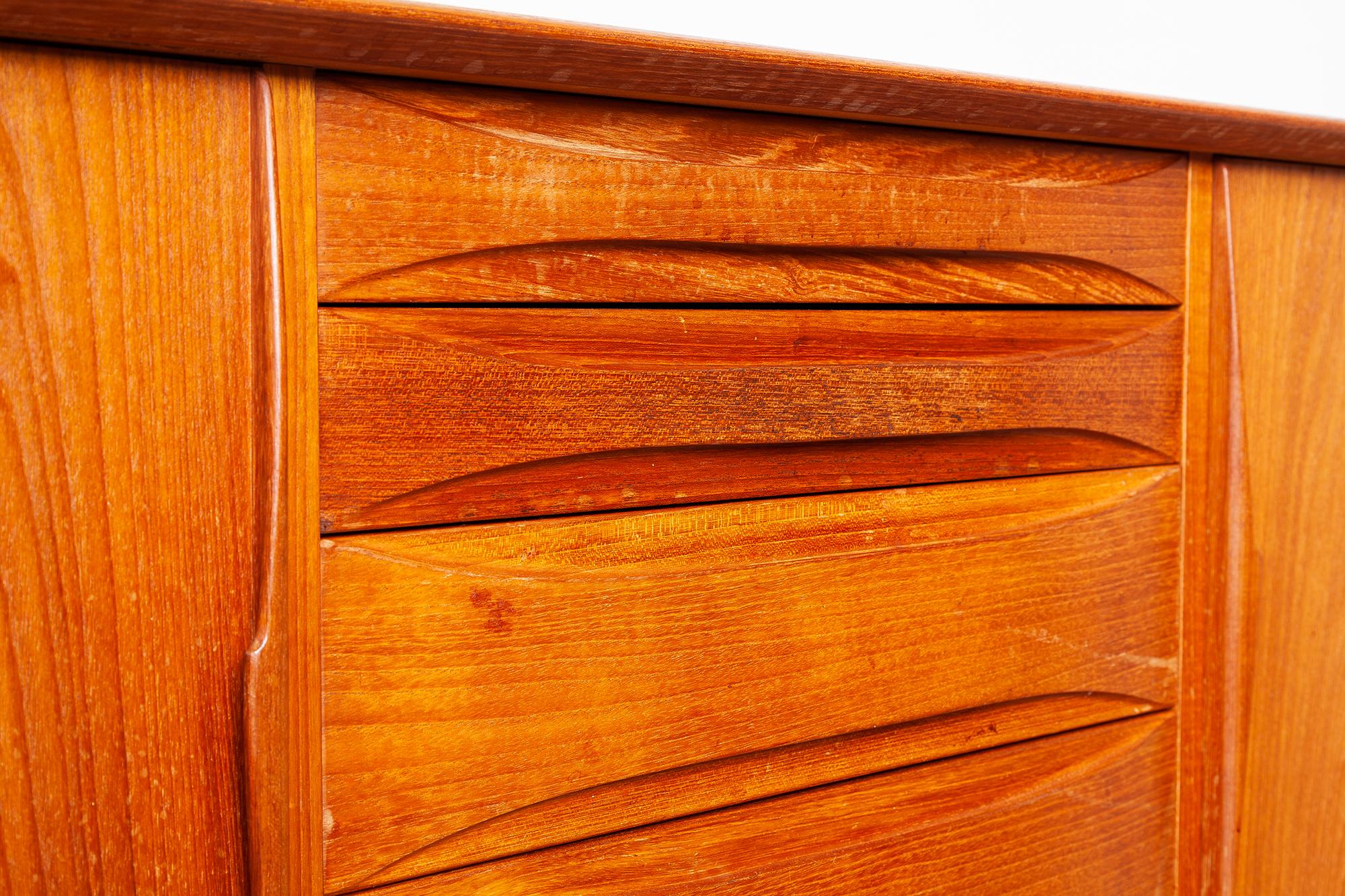 Danish Teak Vintage Sideboard by Henry Rosengren Hansen for Skovby Mobelfabrik In Good Condition In Antwerp, BE