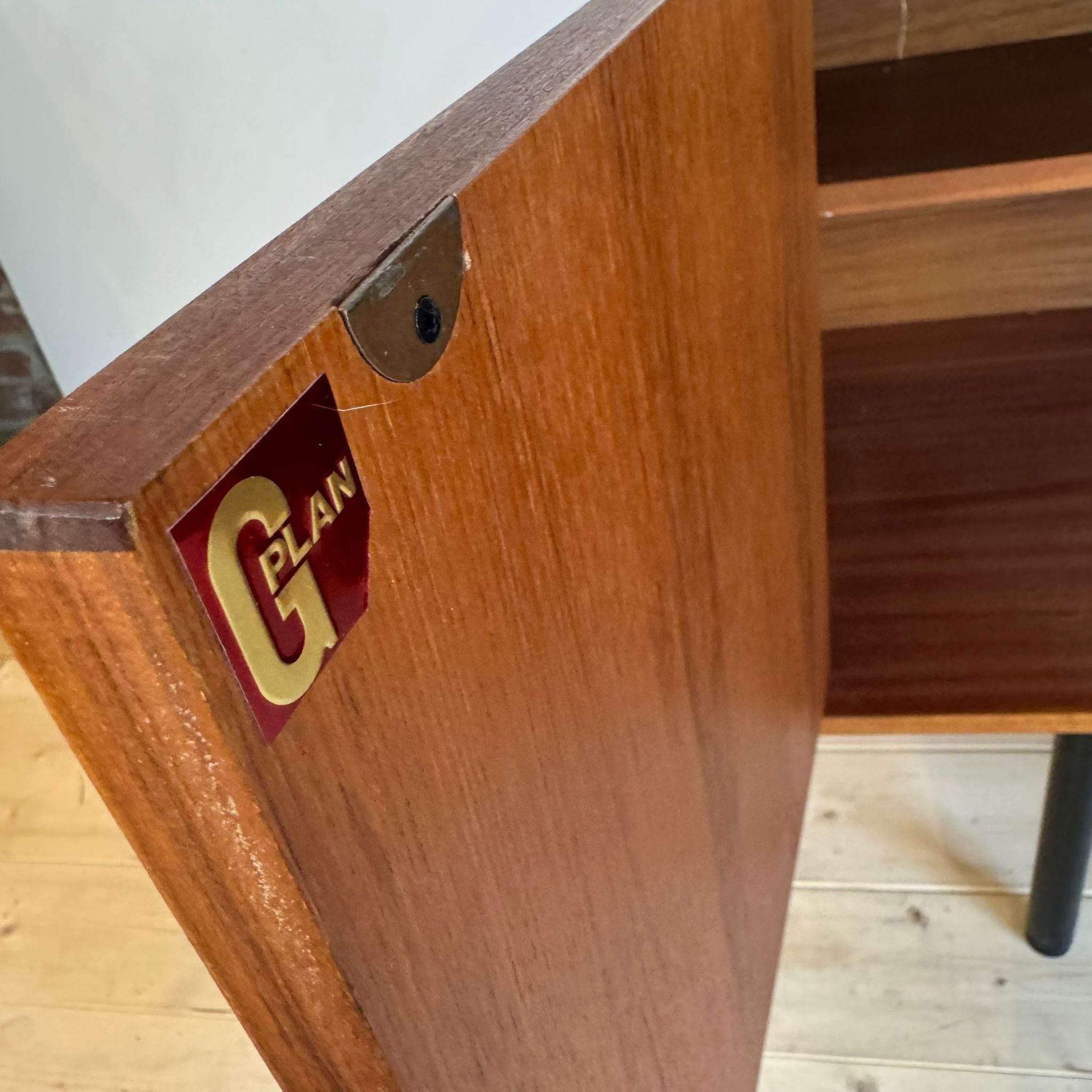 Dänisches Sideboard aus Teakholz im Vintage-Stil (Danish) im Angebot