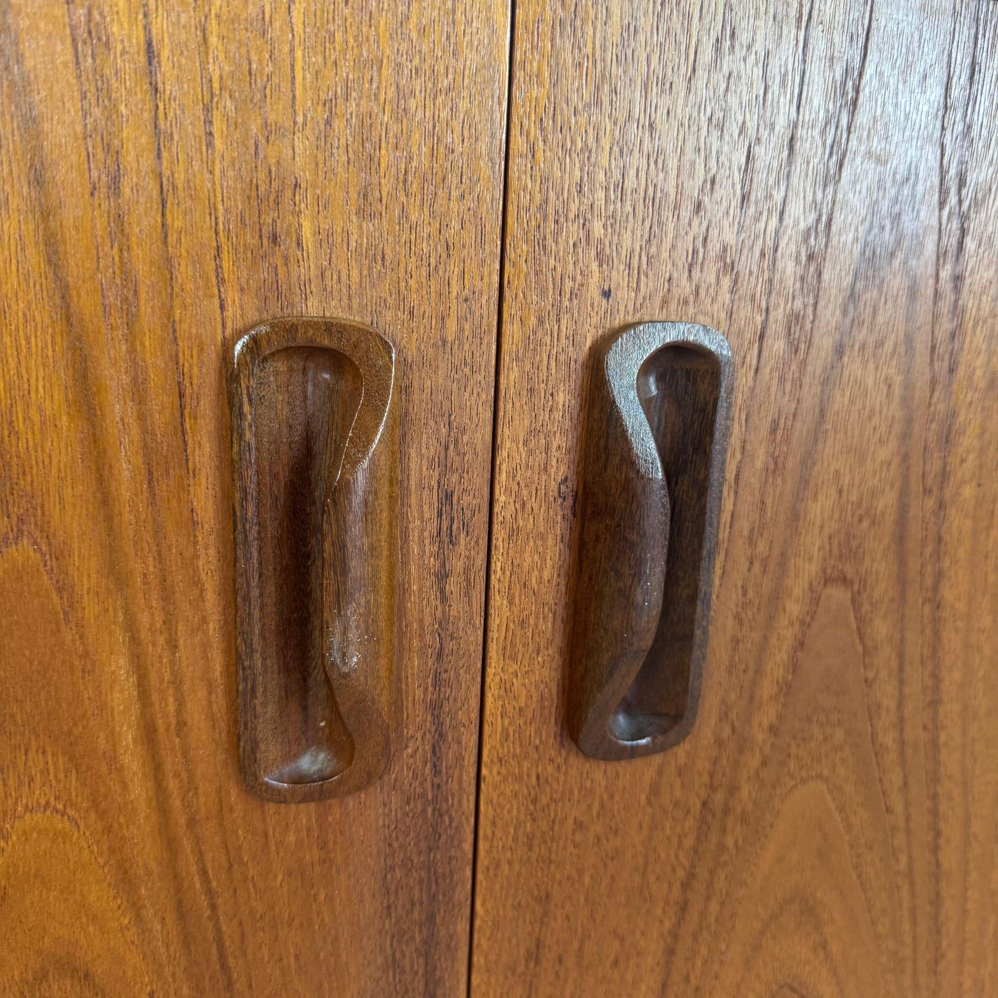 Dänisches Sideboard aus Teakholz im Vintage-Stil (Furnier) im Angebot