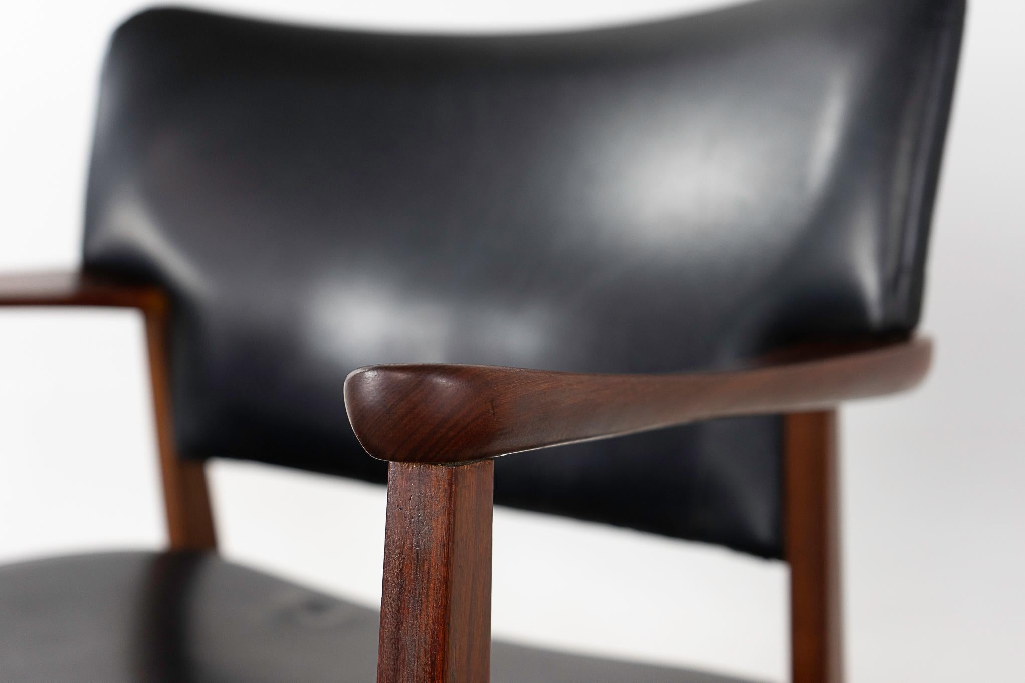 Danish Teak & Vinyl Arm Chair In Good Condition For Sale In VANCOUVER, CA