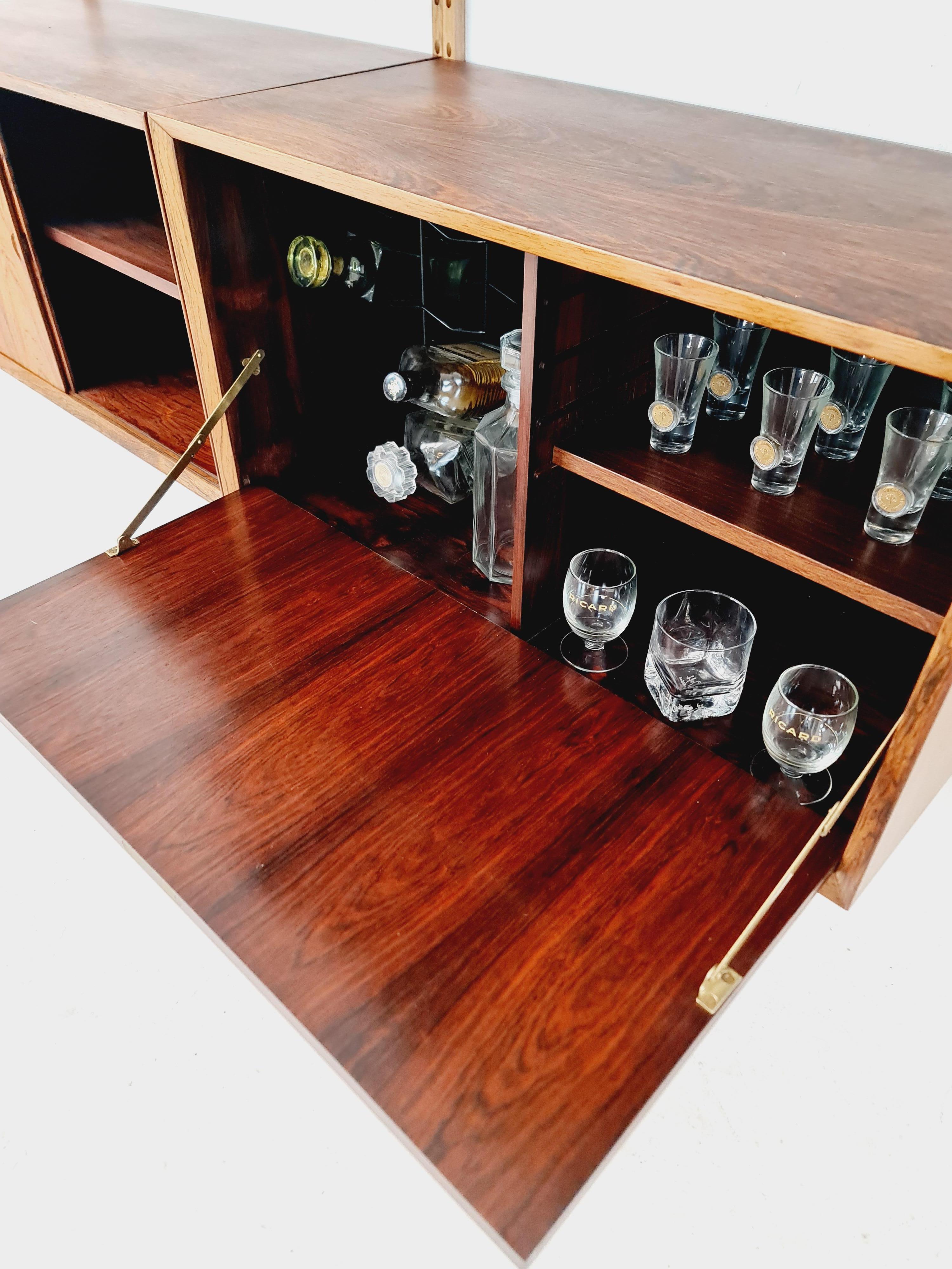Pensile danese in teak con mobile bar  di Poul Cadovius per Cado, Danimarca, 1960 In condizioni buone in vendita a Gaggenau, DE