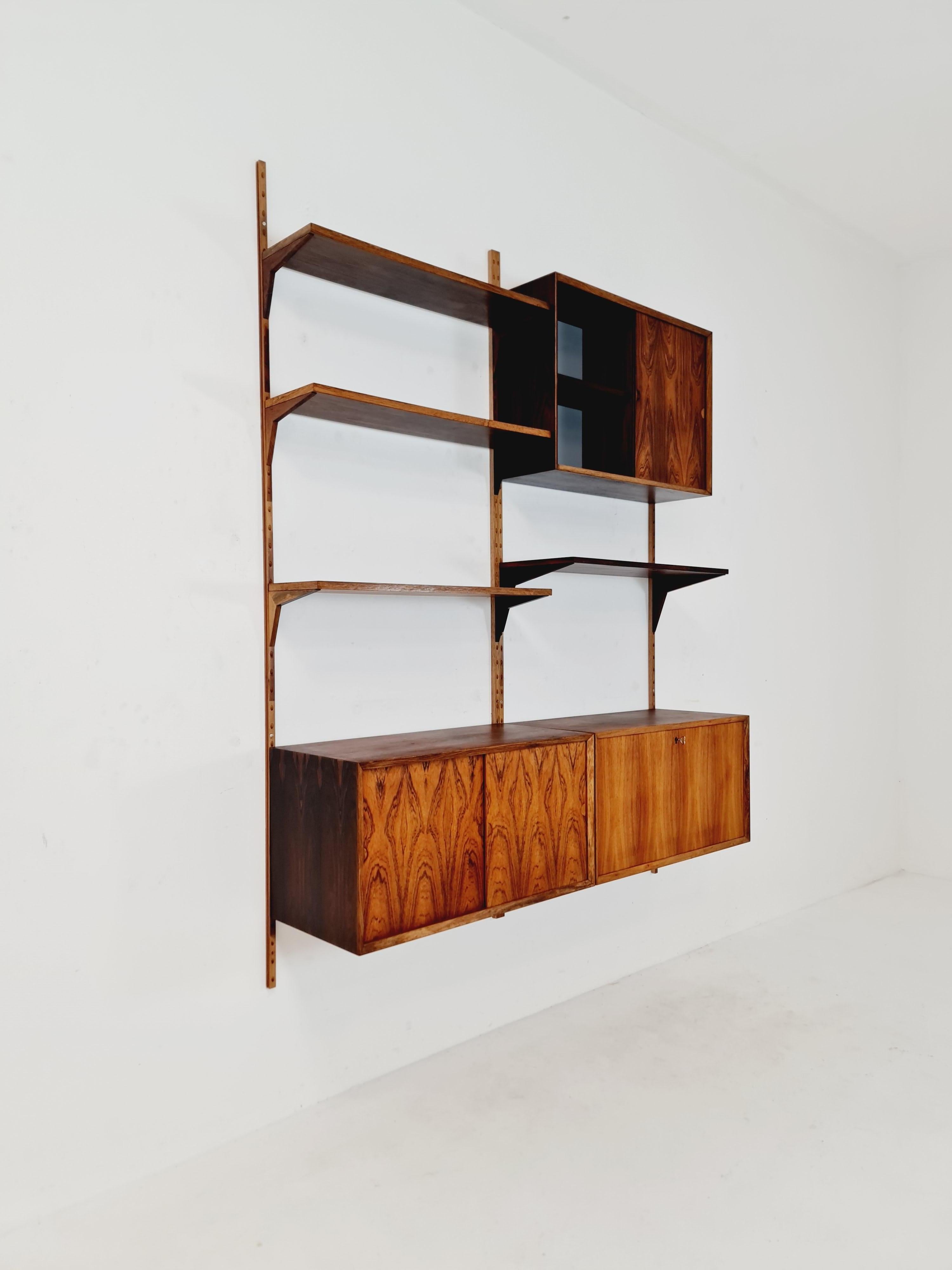 Teak Pensile danese in teak con mobile bar  di Poul Cadovius per Cado, Danimarca, 1960 in vendita