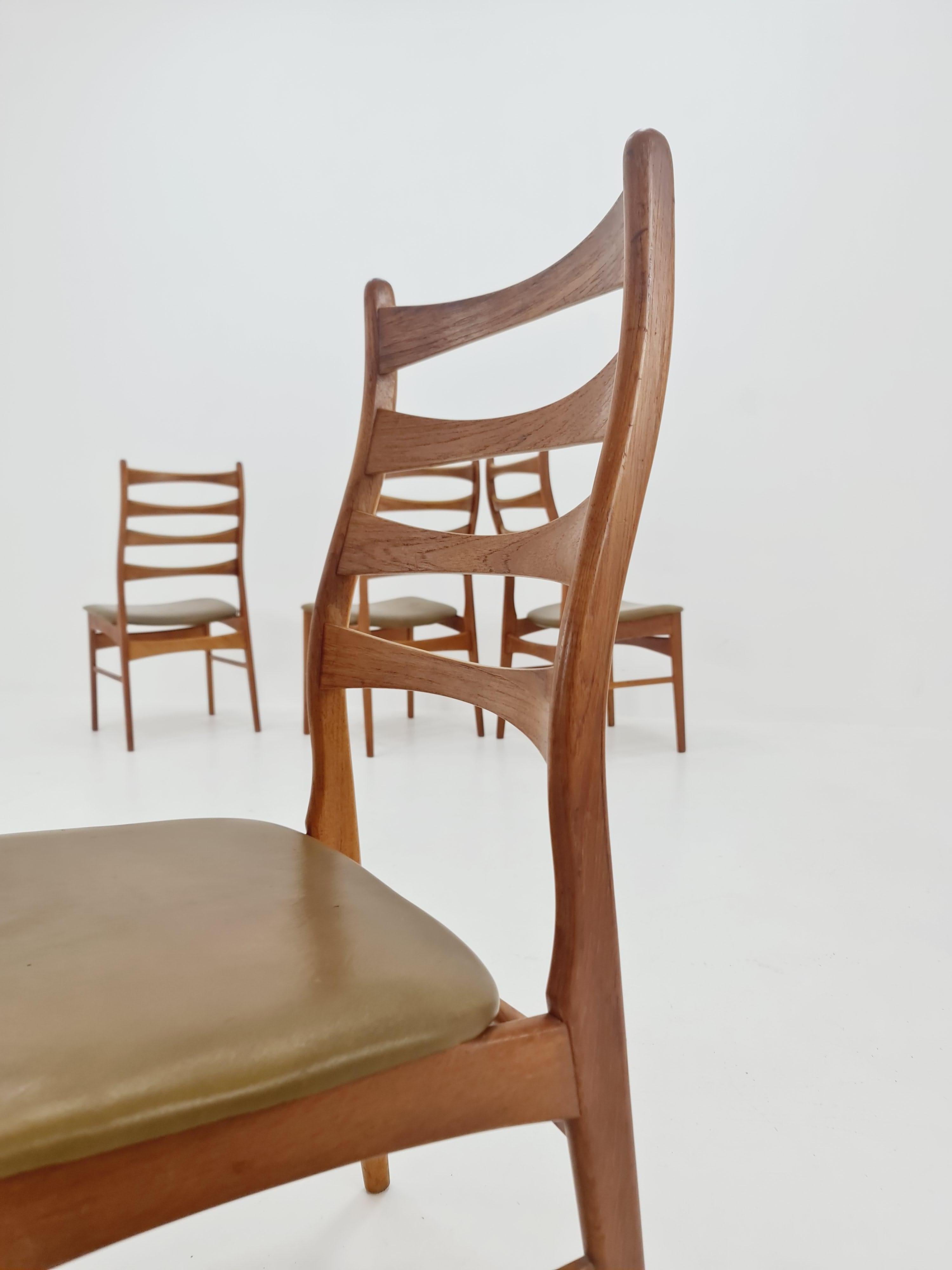 Danish teak with leather sits dining chairs by Viborg stolfabrik, set of 6 For Sale 9