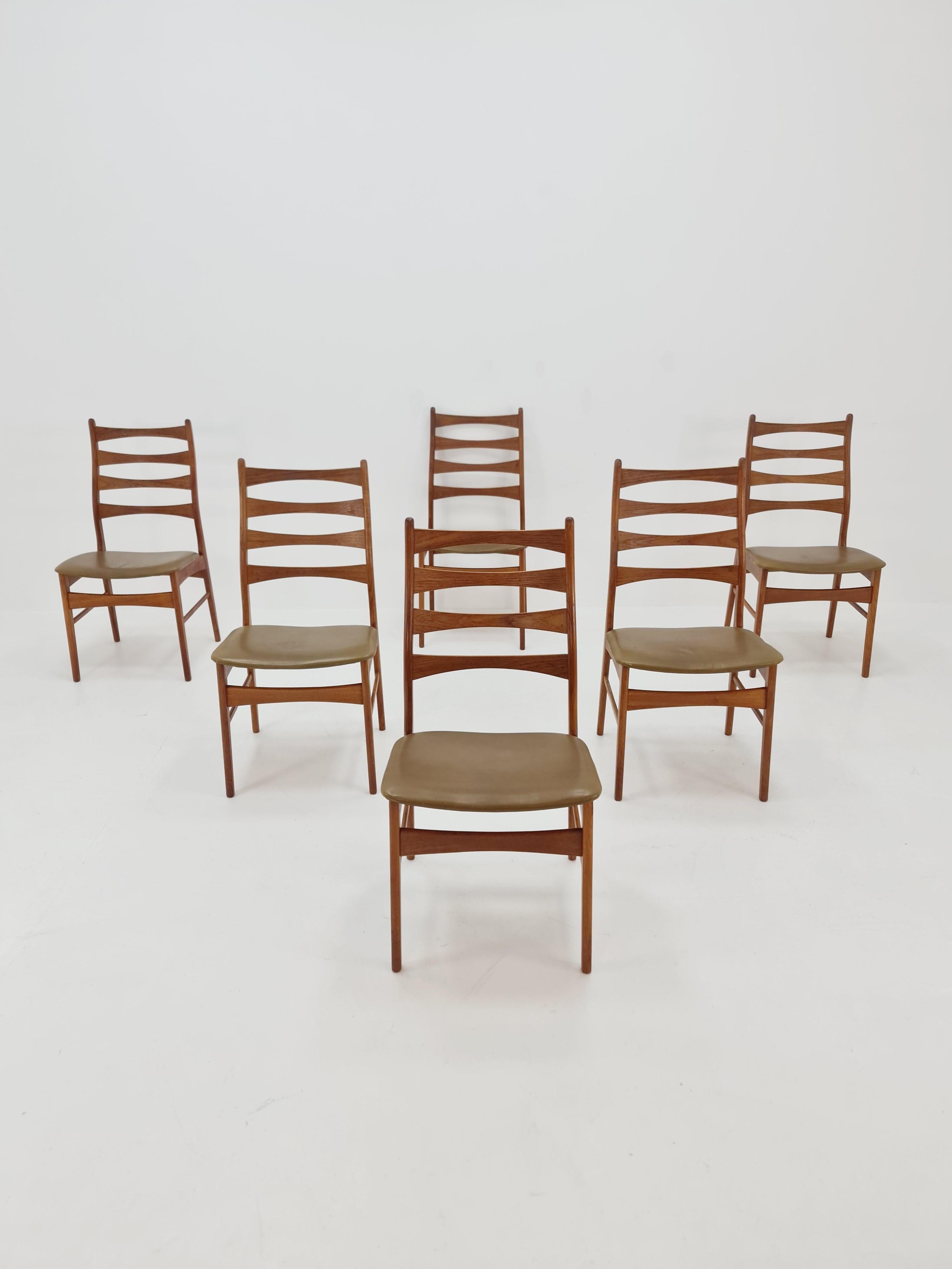 Danish teak with leather sits dining chairs by Viborg stolfabrik, set of 6 For Sale 11
