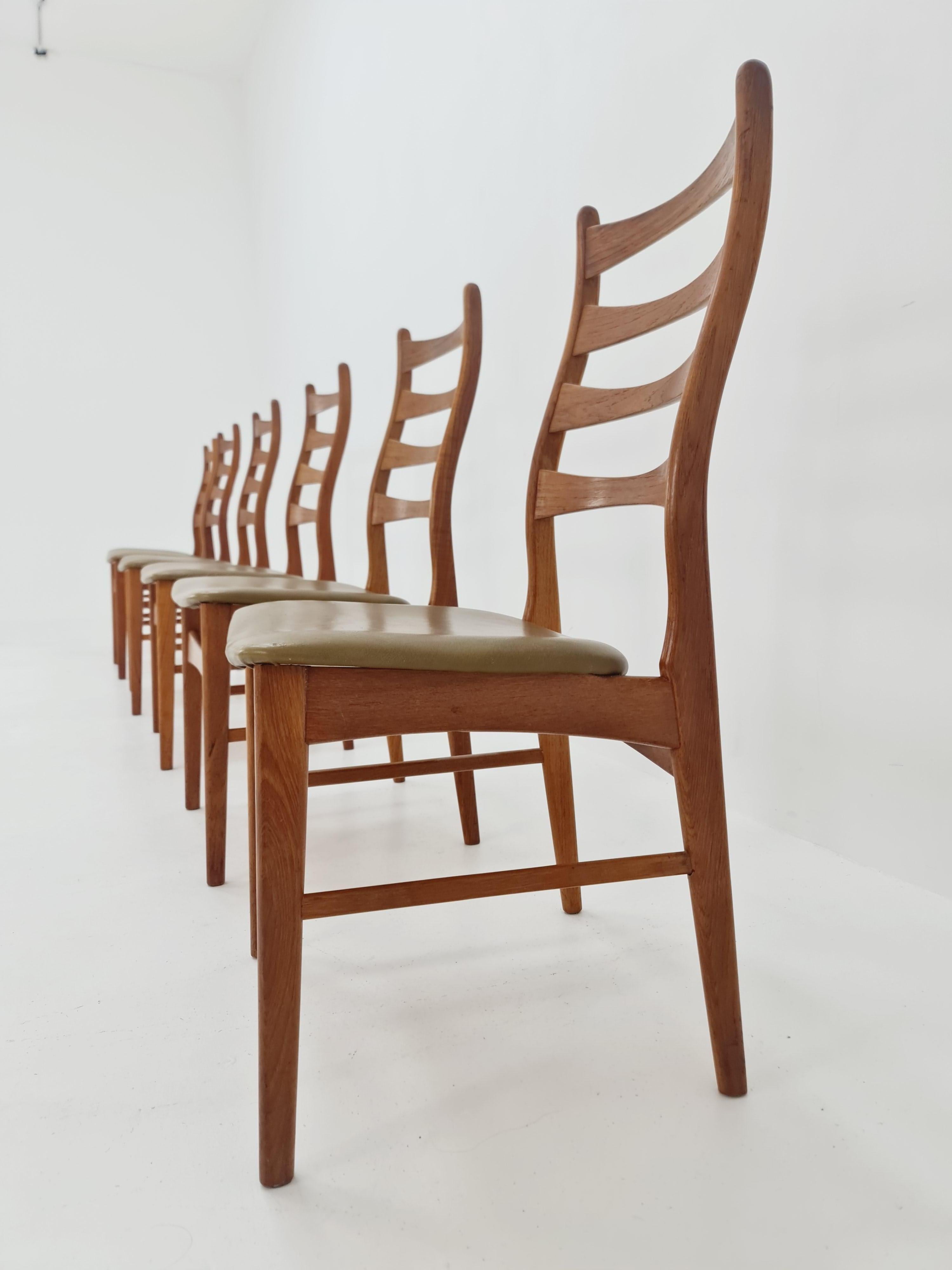Danish teak with leather sits dining chairs by Viborg stolfabrik, set of 6 In Good Condition For Sale In Gaggenau, DE