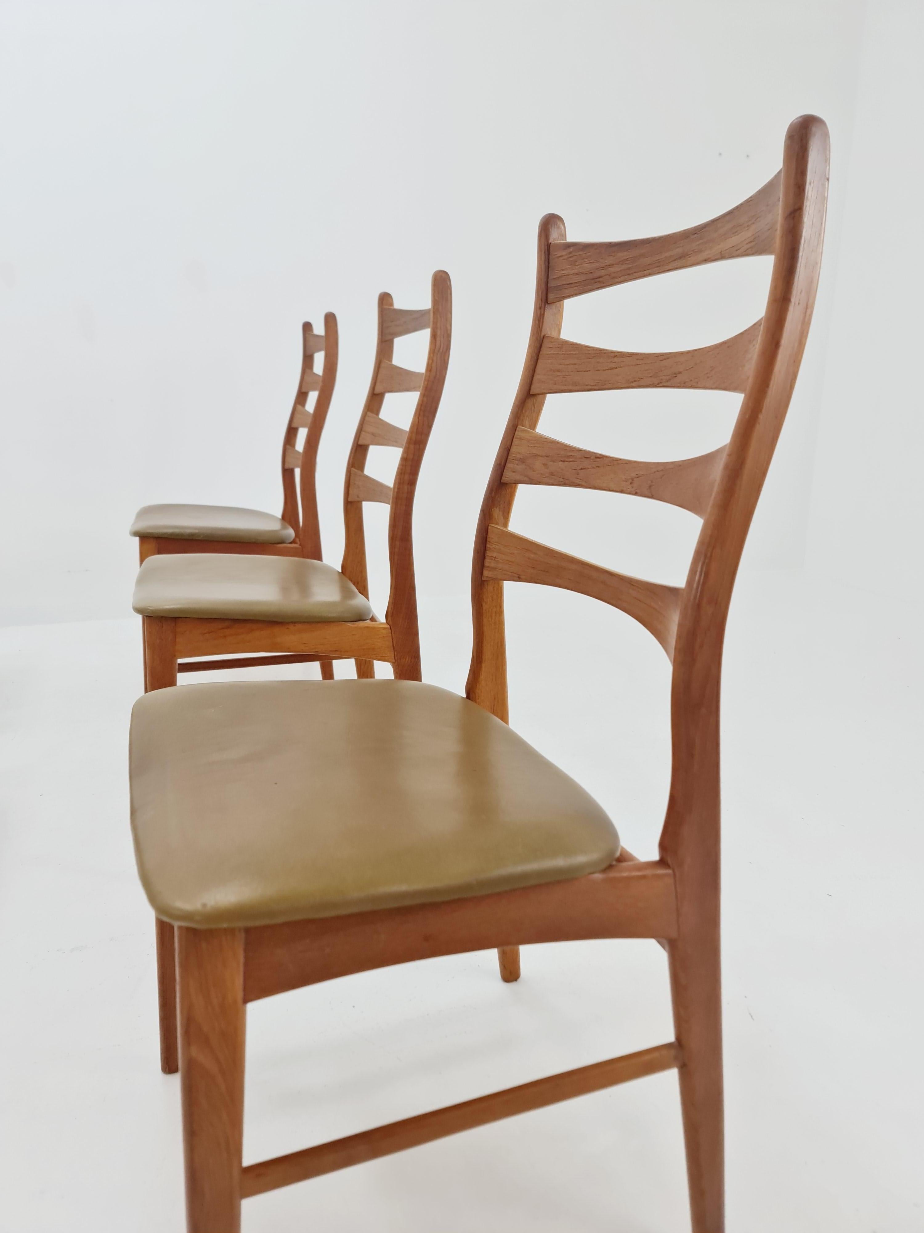 Danish teak with leather sits dining chairs by Viborg stolfabrik, set of 6 For Sale 1