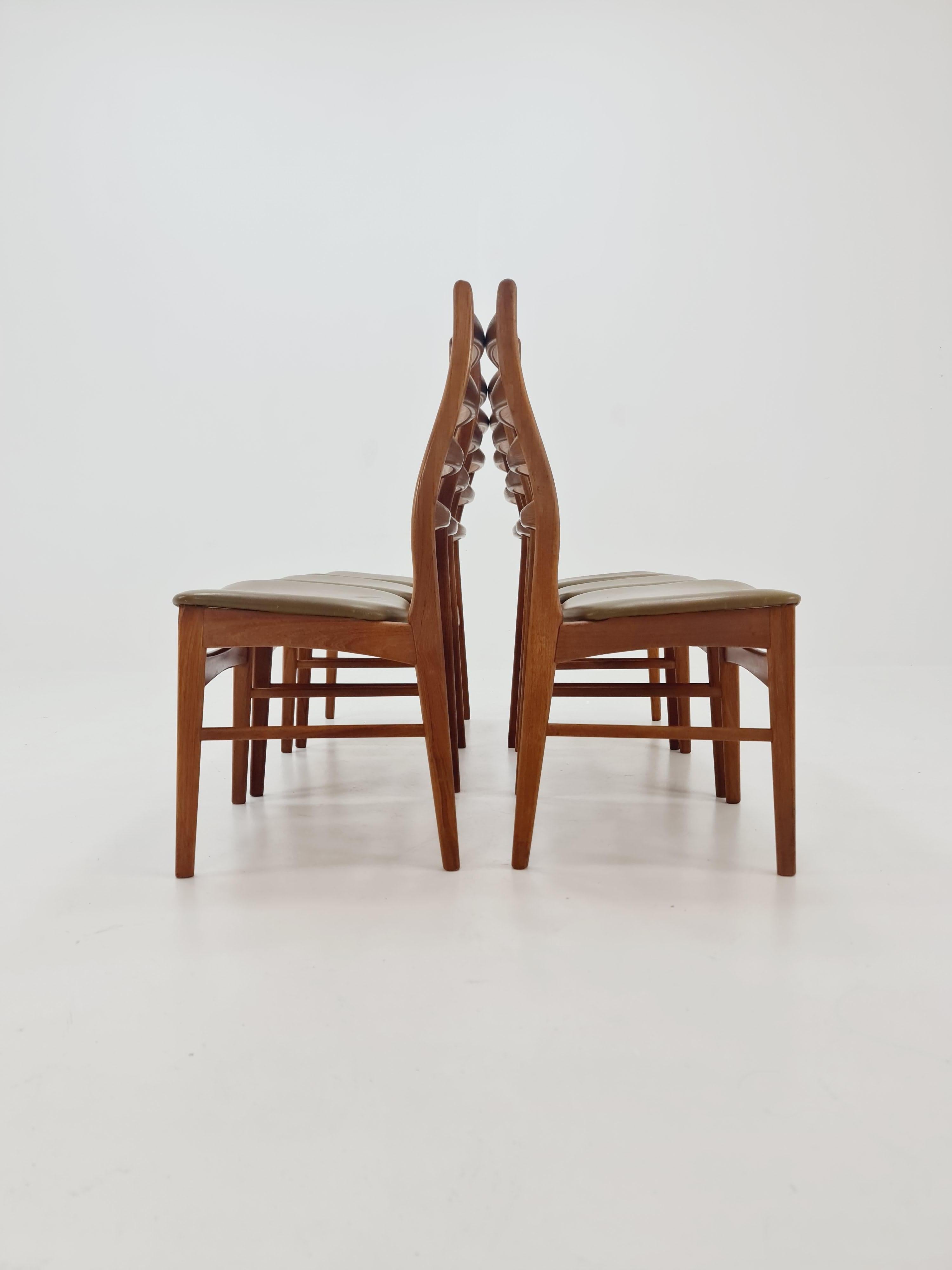 Danish teak with leather sits dining chairs by Viborg stolfabrik, set of 6 For Sale 3