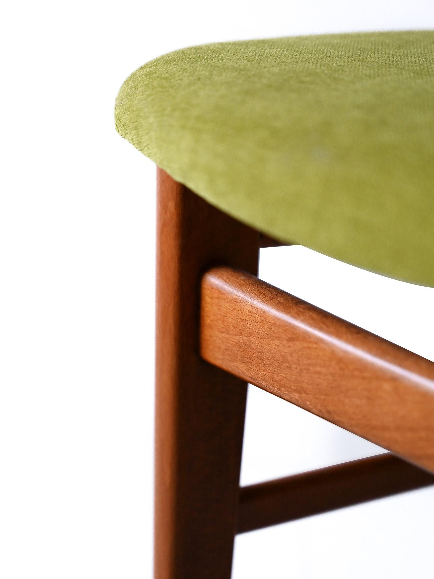 Danish teak wood chair reupholstered For Sale 1
