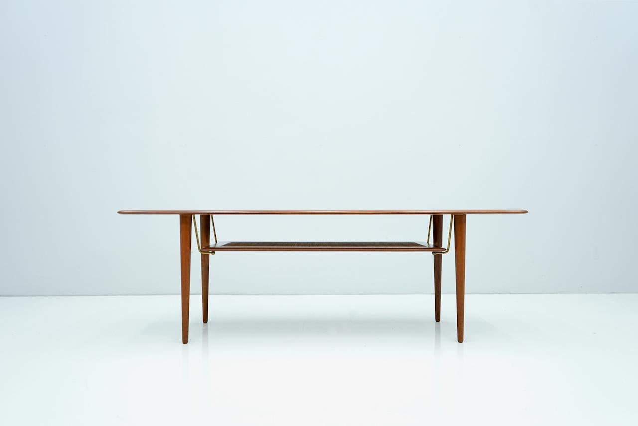 Sofa table FD 516 by Peter Hvidt & Orla Molgaard Nielsen, Denmark, 1956. Beautiful dark teak wood with a fantastic grain.
Early table from France & Daverkosen.
Measures: B 151.5 cm, T 50 cm, H 50 cm.
Very good condition.

                  