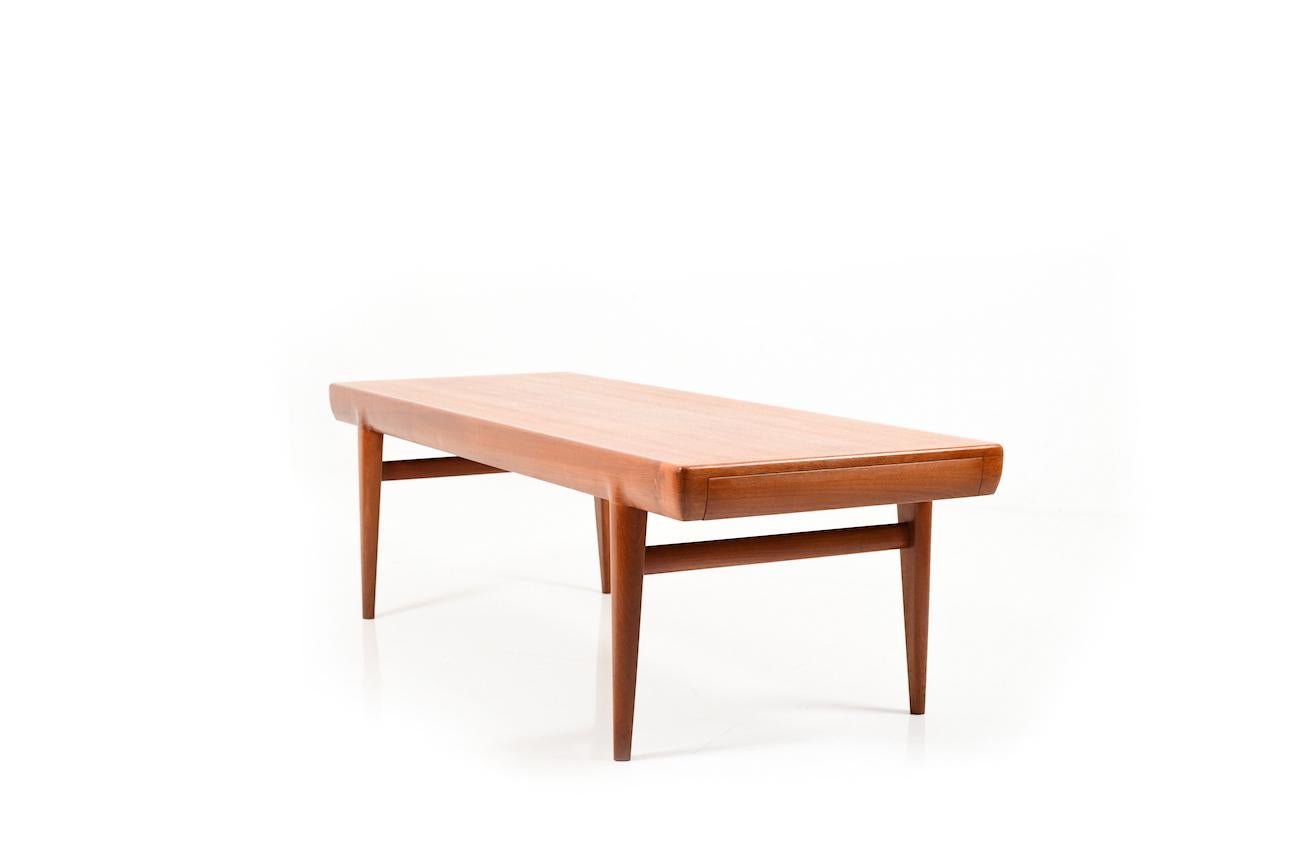 Danish Teak Wooden Sofa Table by Johannes Andersen In Good Condition For Sale In Handewitt, DE