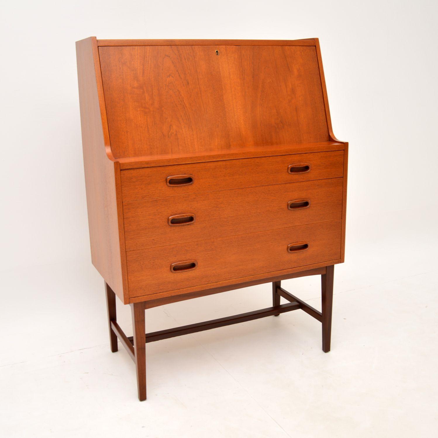A stylish and practical vintage bureau in teak, this was made in Denmark and it dates from the 1960’s.

It is of amazing quality and is a lovely size. this has a generous work space and lots of storage space in the drawers below.

The teak has a