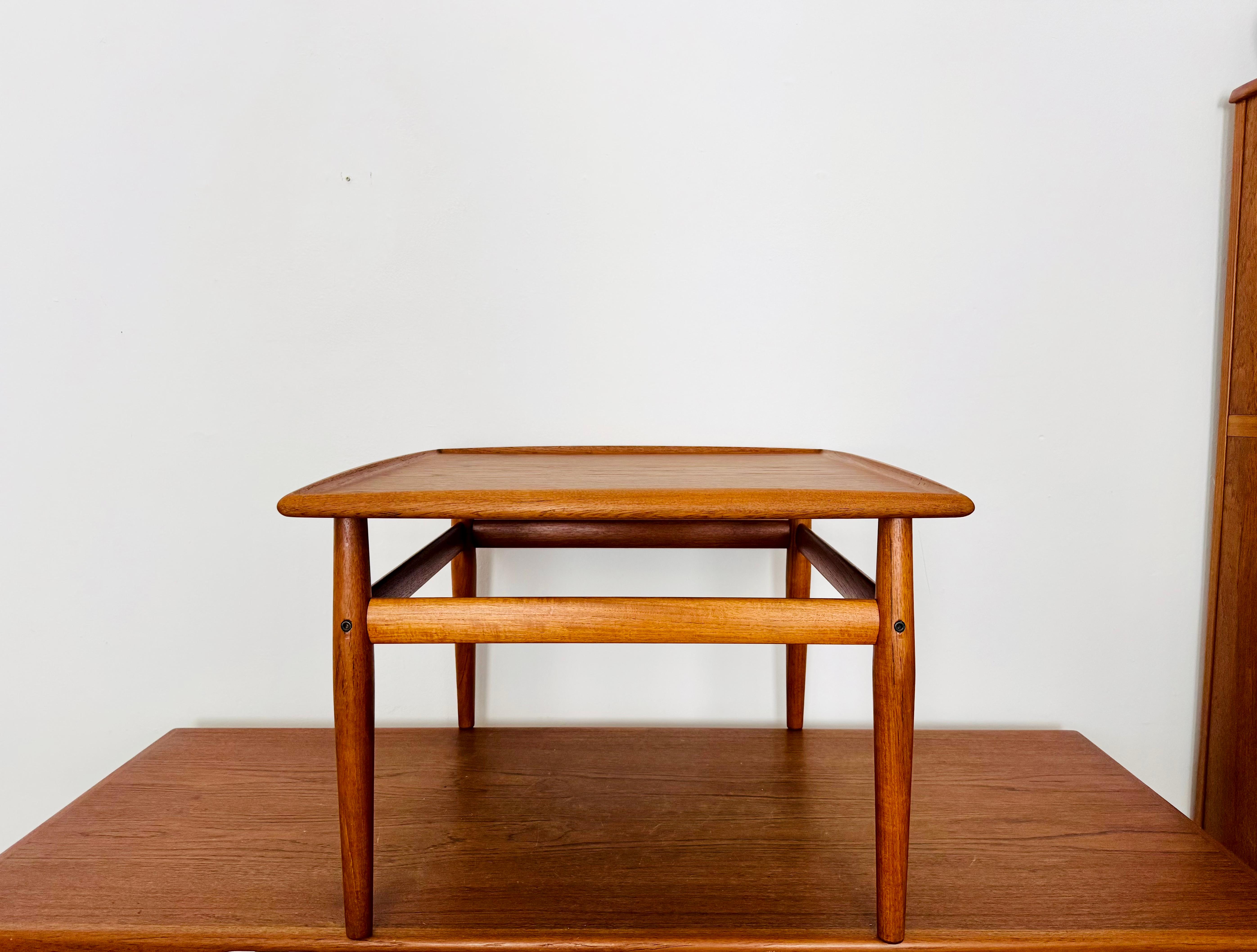 Exceptionally beautiful Danish Teak Coffee Table or Side Table from the 1960s.
The high -quality workmanship and the elegant design make the small furniture a real favorite.
Loving details such as the increased edge and the flattering curves are