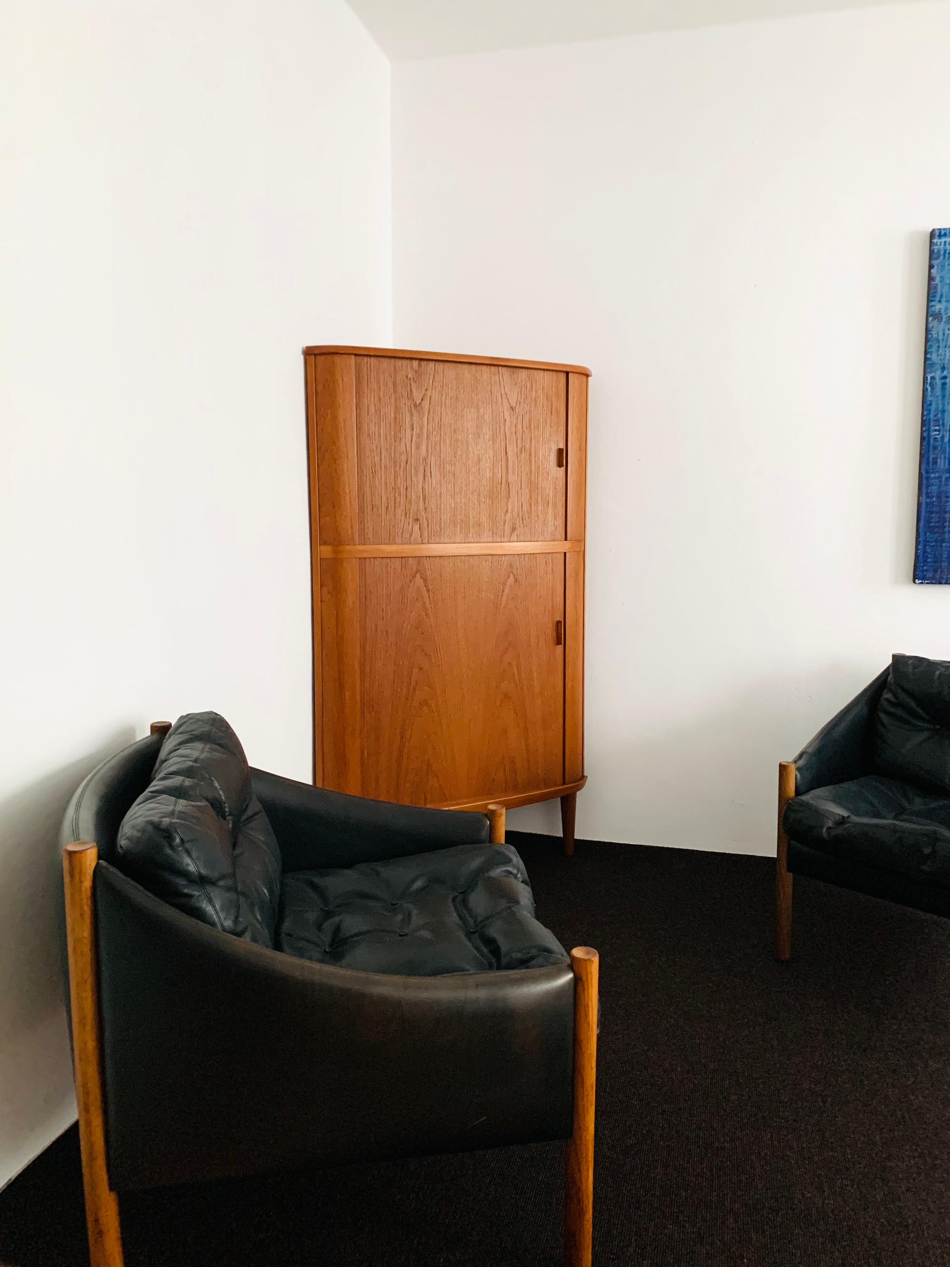Armario esquinero danés de madera de teca de Arne Hovmand-Olsen para Skovmand and Andersen en venta 5