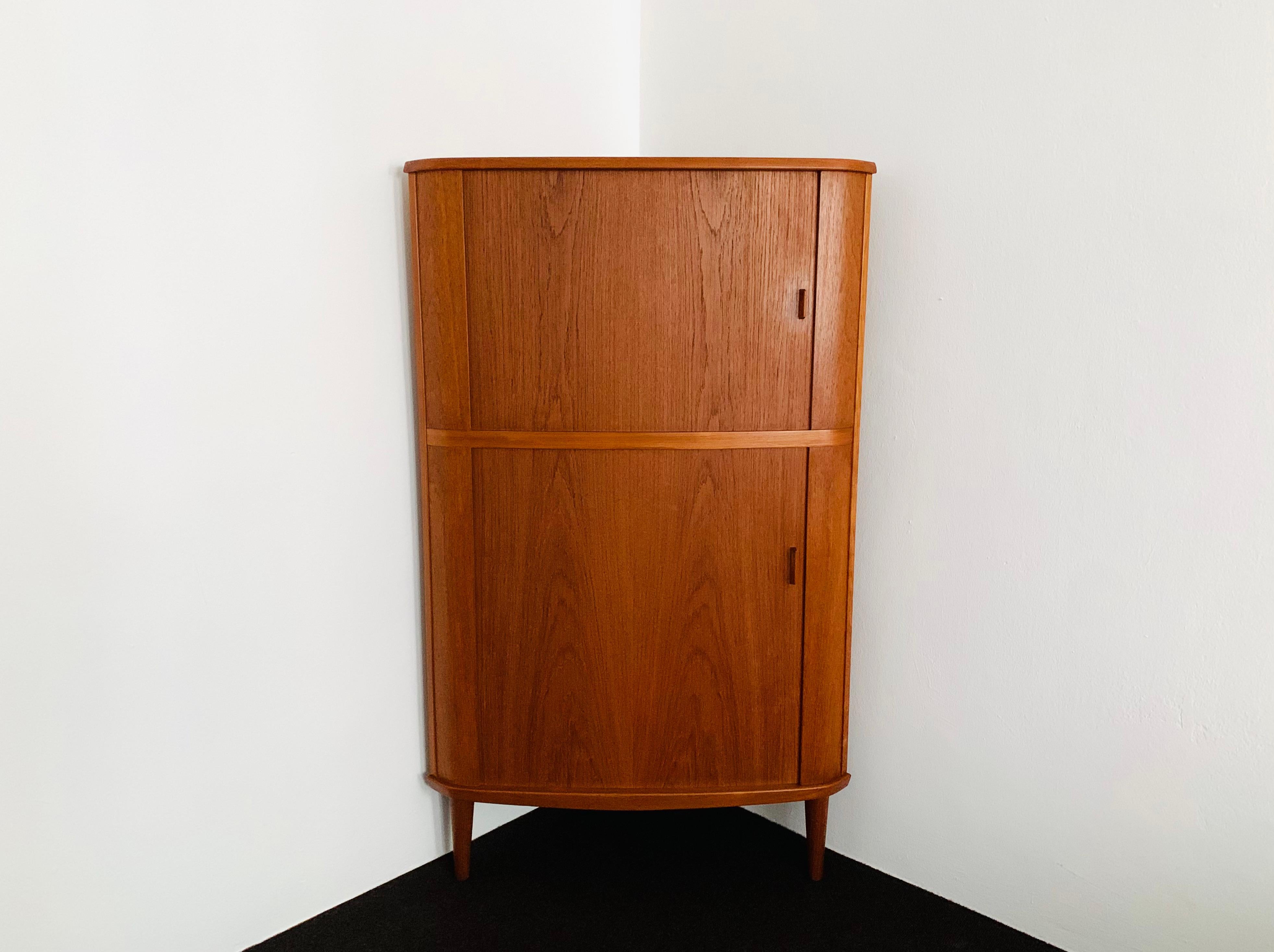 Exceptionally beautiful Danish teak corner cabinet from the 1960s.
The high-quality workmanship and the elegant design make the corner cabinet a real favourite.

Design: Arne Hovmand-Olsen
Manufacturer: Skovmand and