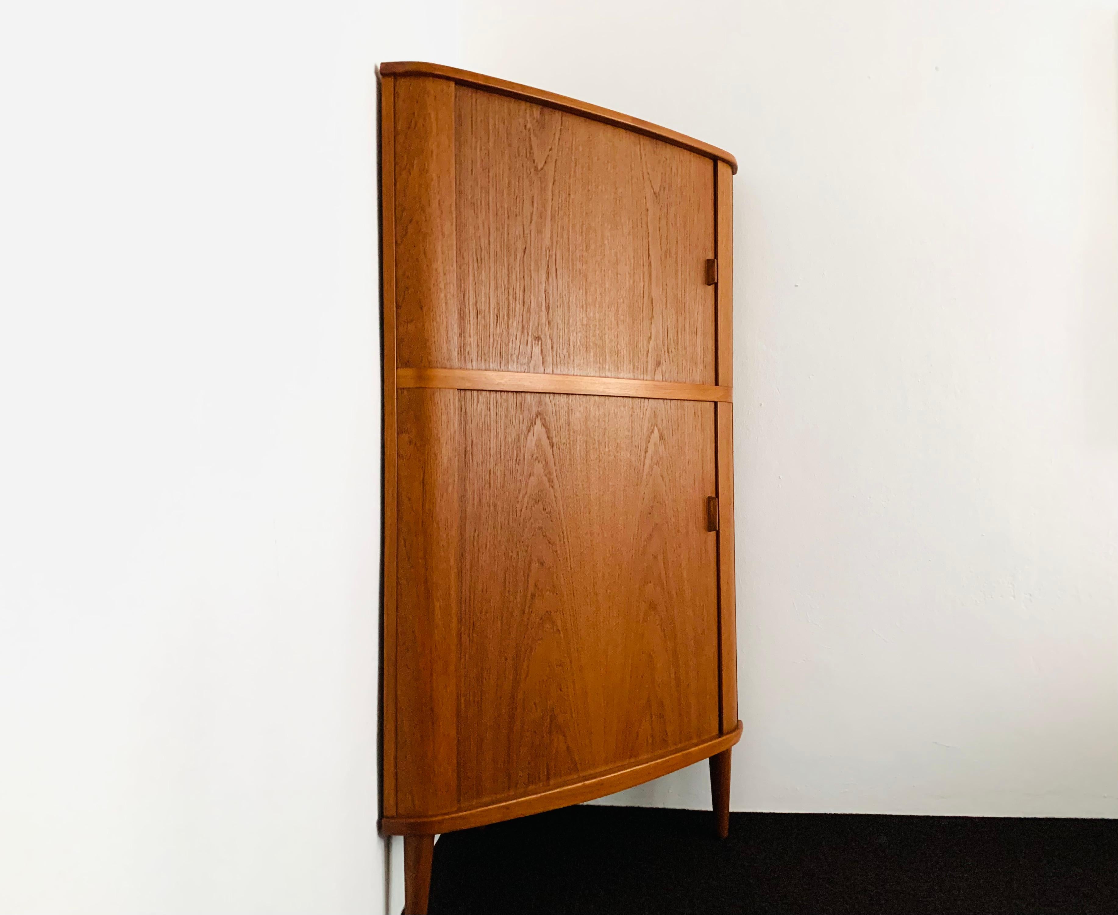 Armario esquinero danés de madera de teca de Arne Hovmand-Olsen para Skovmand and Andersen Danés en venta