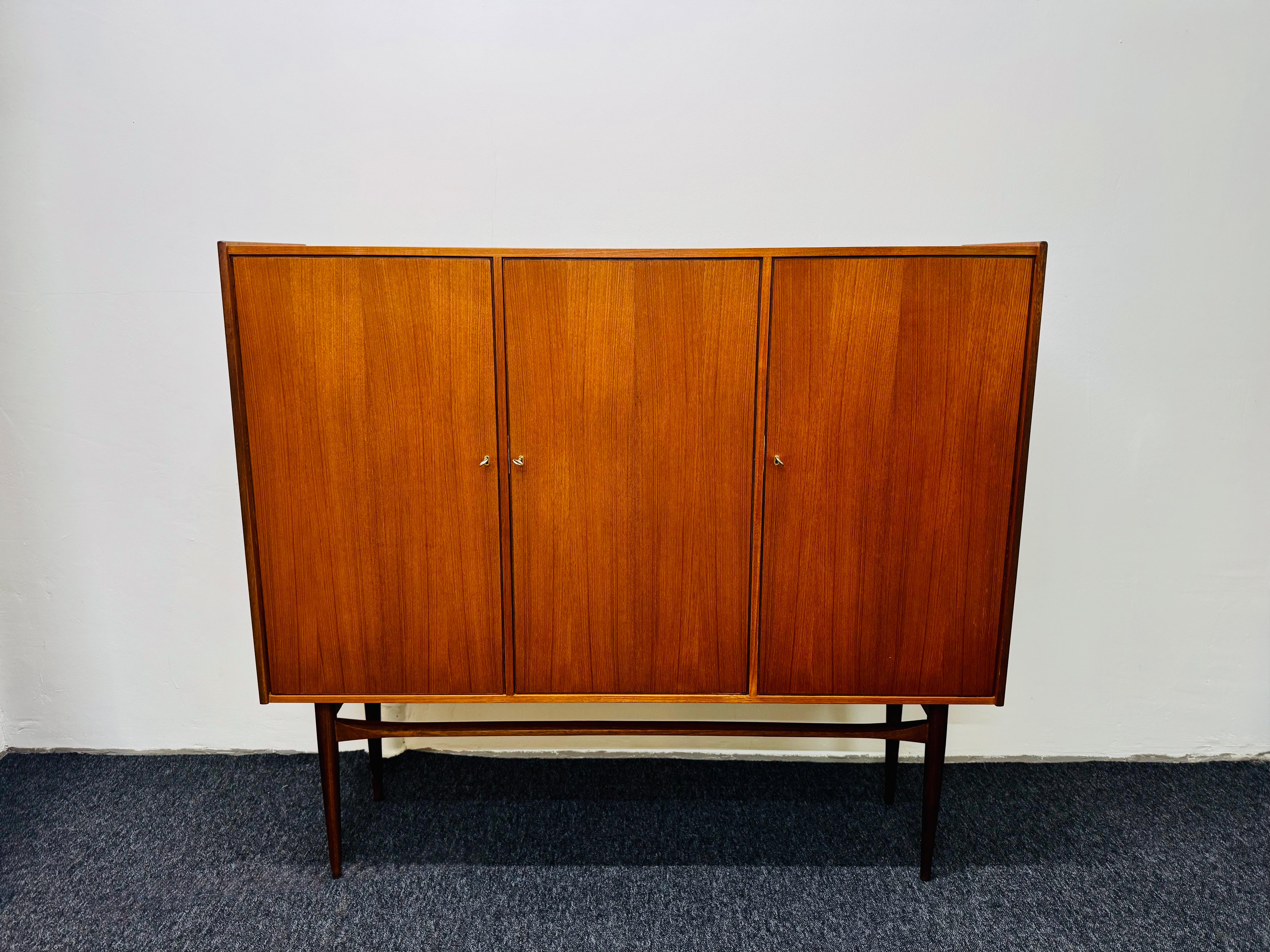Dänisches Teakholz Highboard im Zustand „Gut“ im Angebot in München, DE