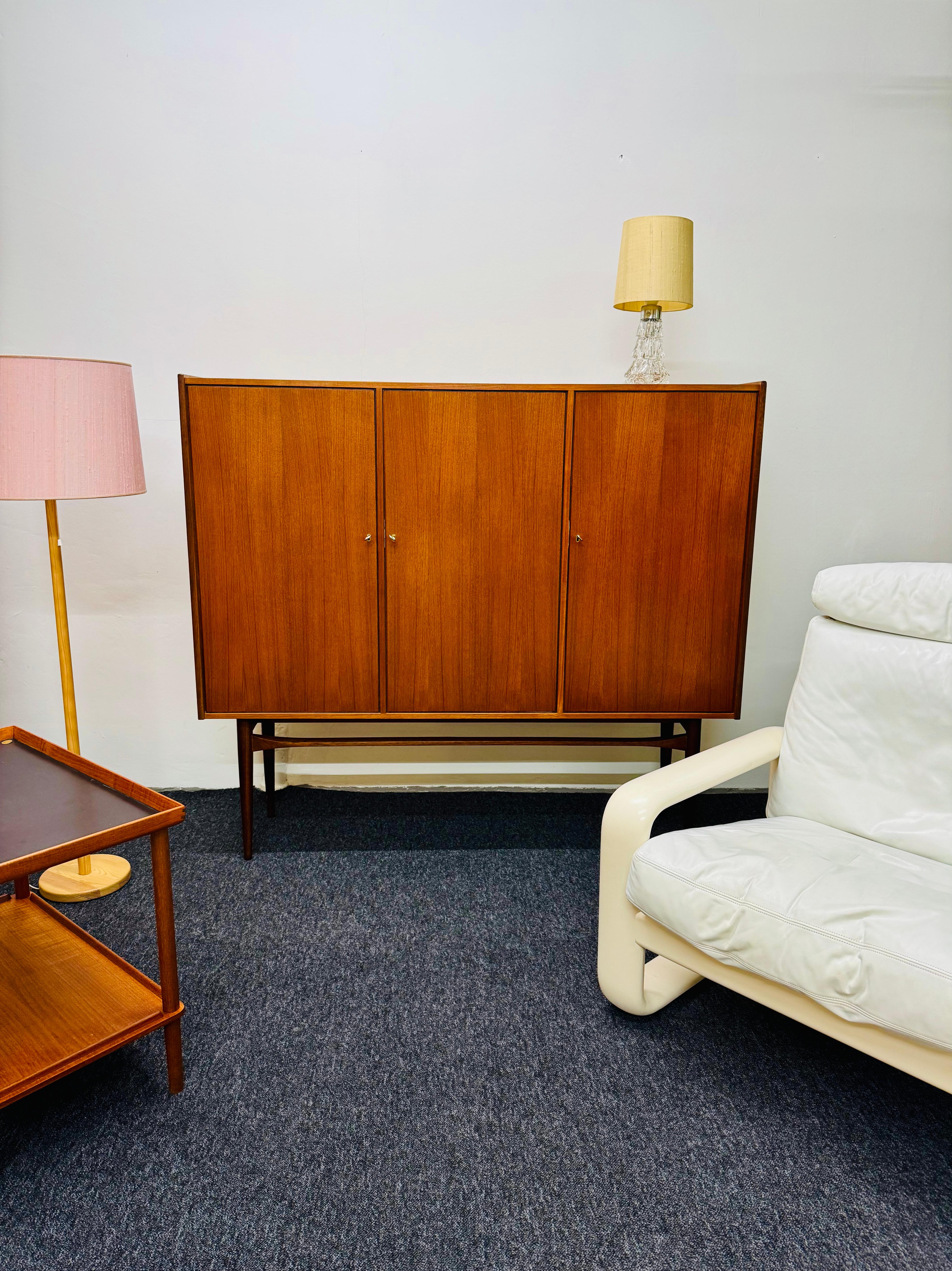 Dänisches Teakholz Highboard im Angebot 2