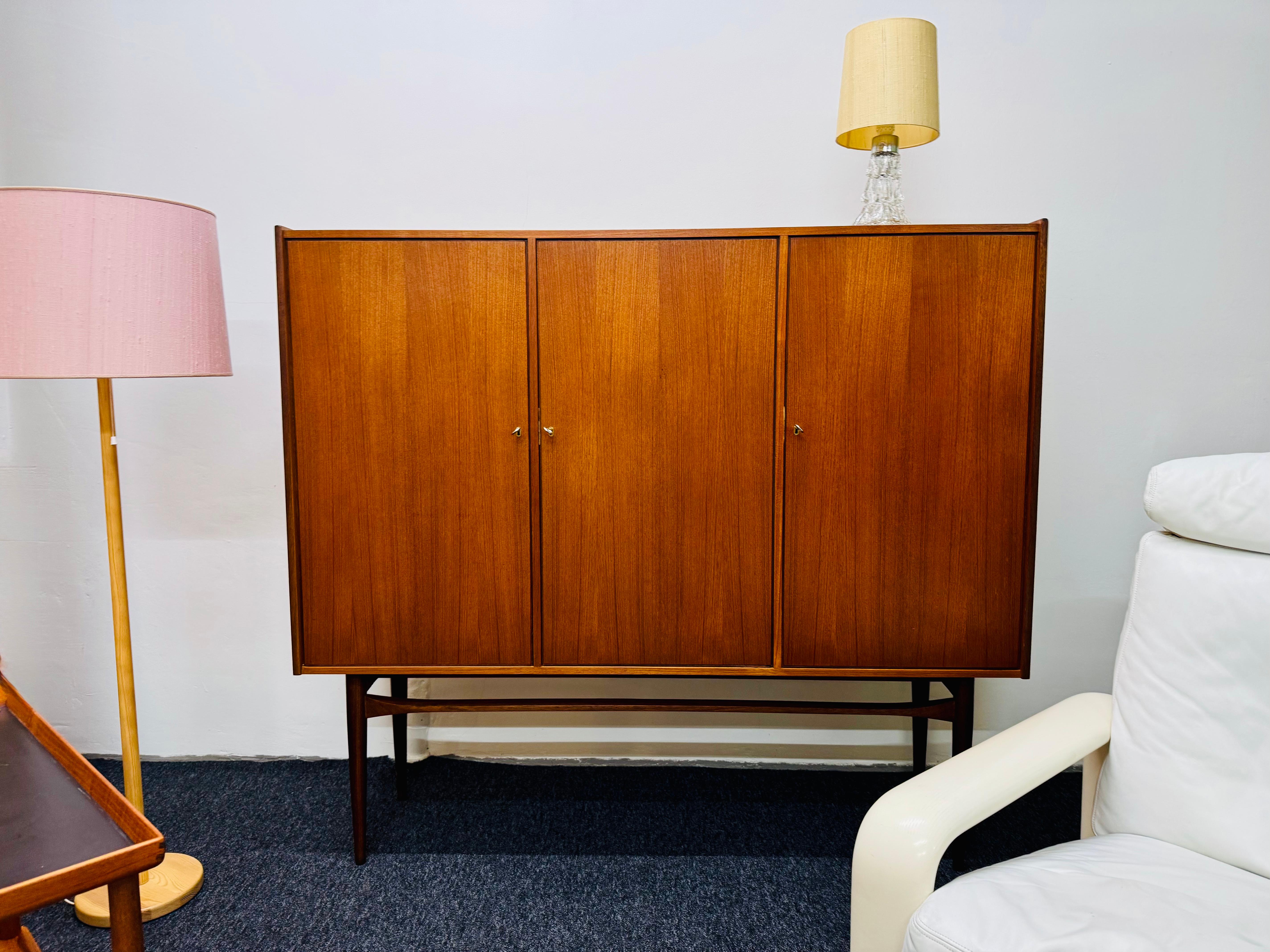 Dänisches Teakholz Highboard im Angebot 3