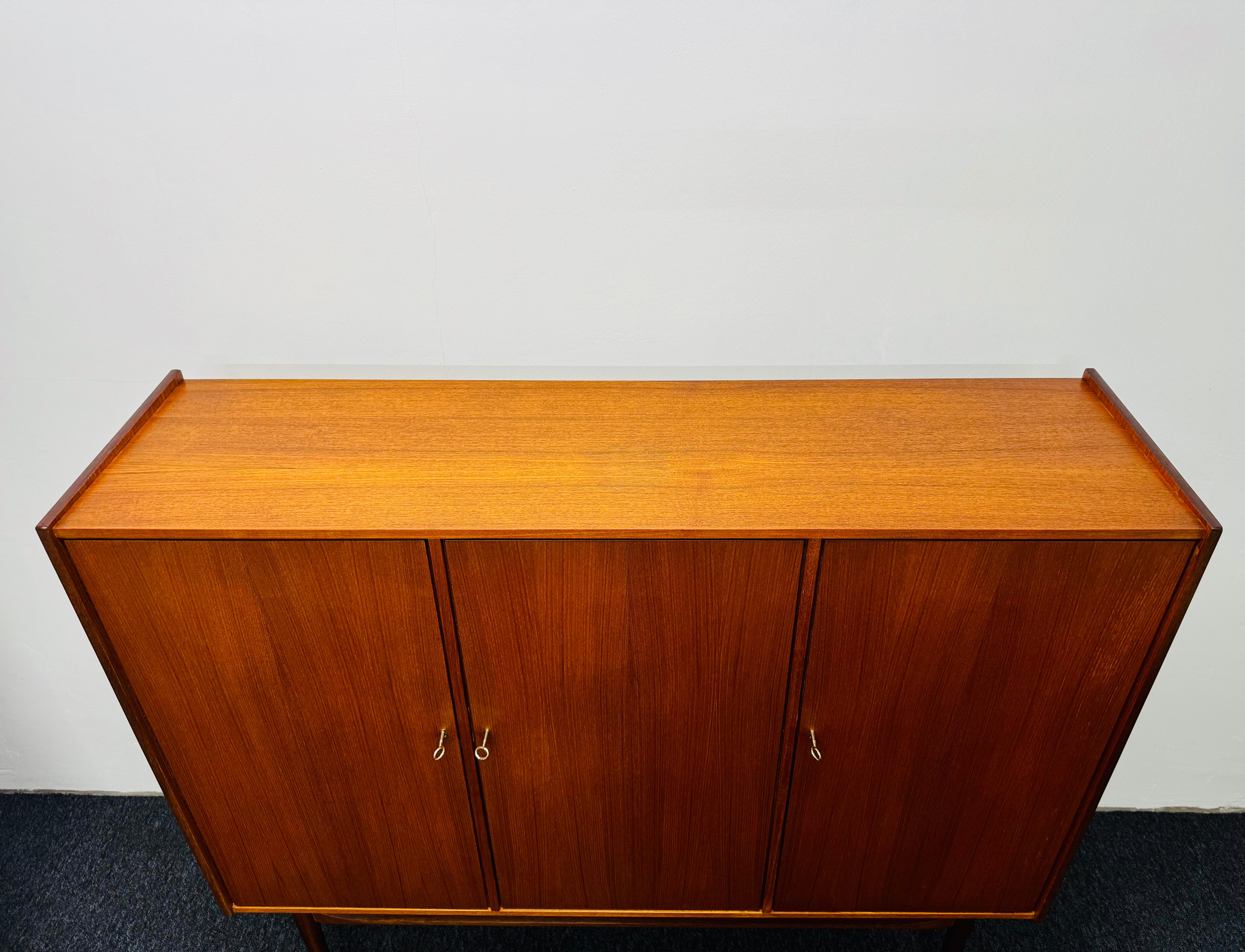 Dänisches Teakholz Highboard im Angebot 4