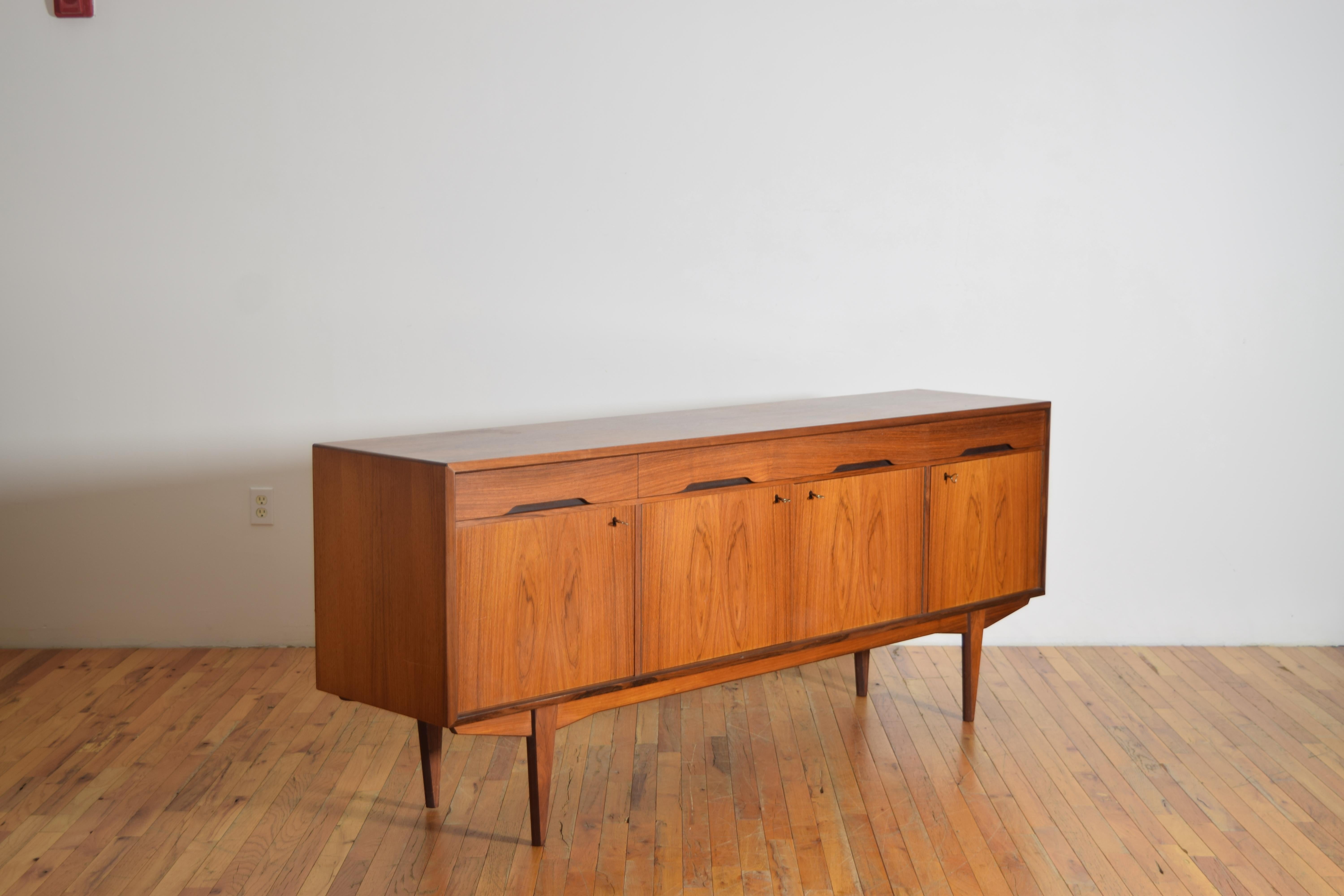 Dänisches Teakholz-Sideboard von Johannes Andersen, ca. 1960er Jahre (Mitte des 20. Jahrhunderts) im Angebot