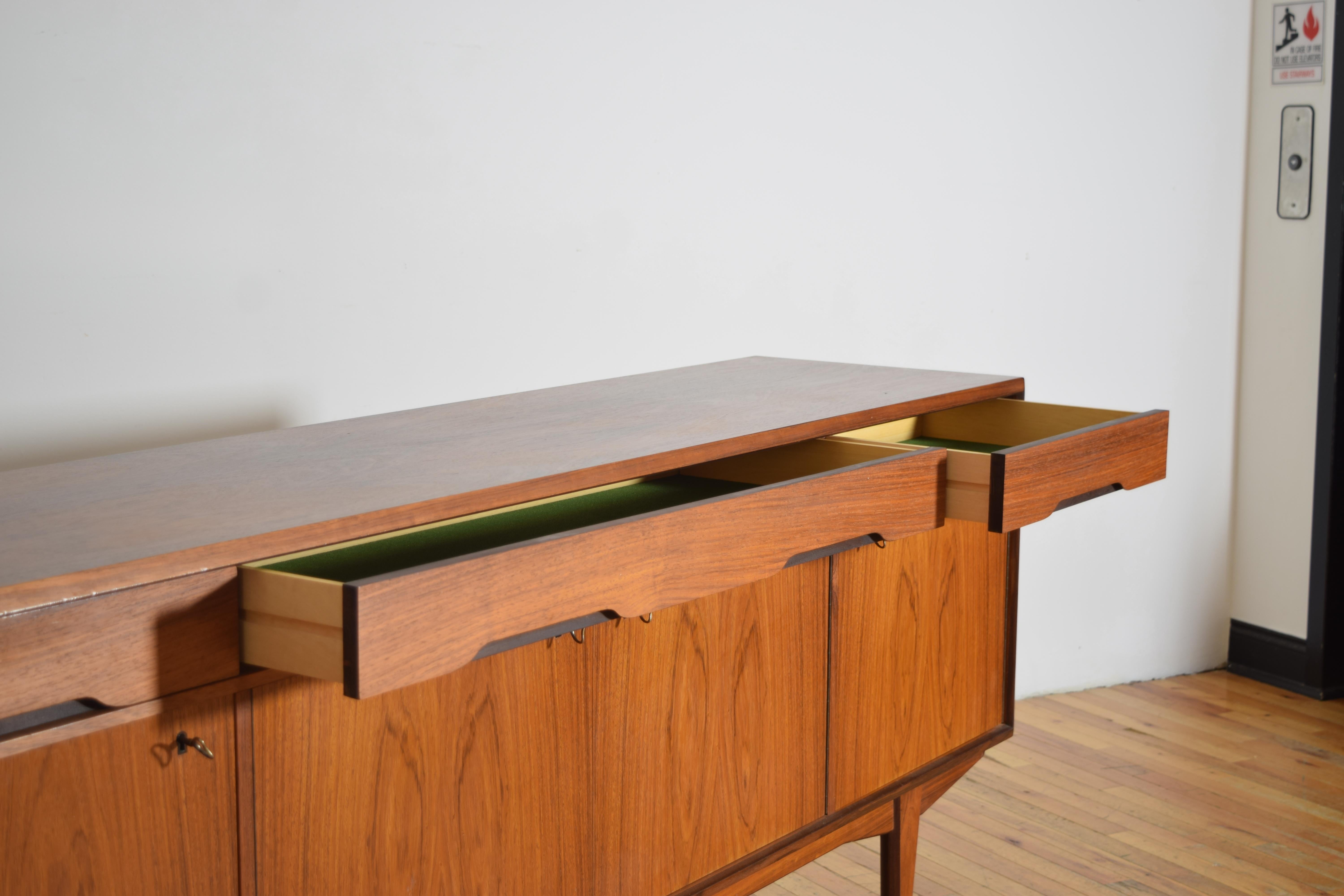 Dänisches Teakholz-Sideboard von Johannes Andersen, ca. 1960er Jahre im Angebot 3