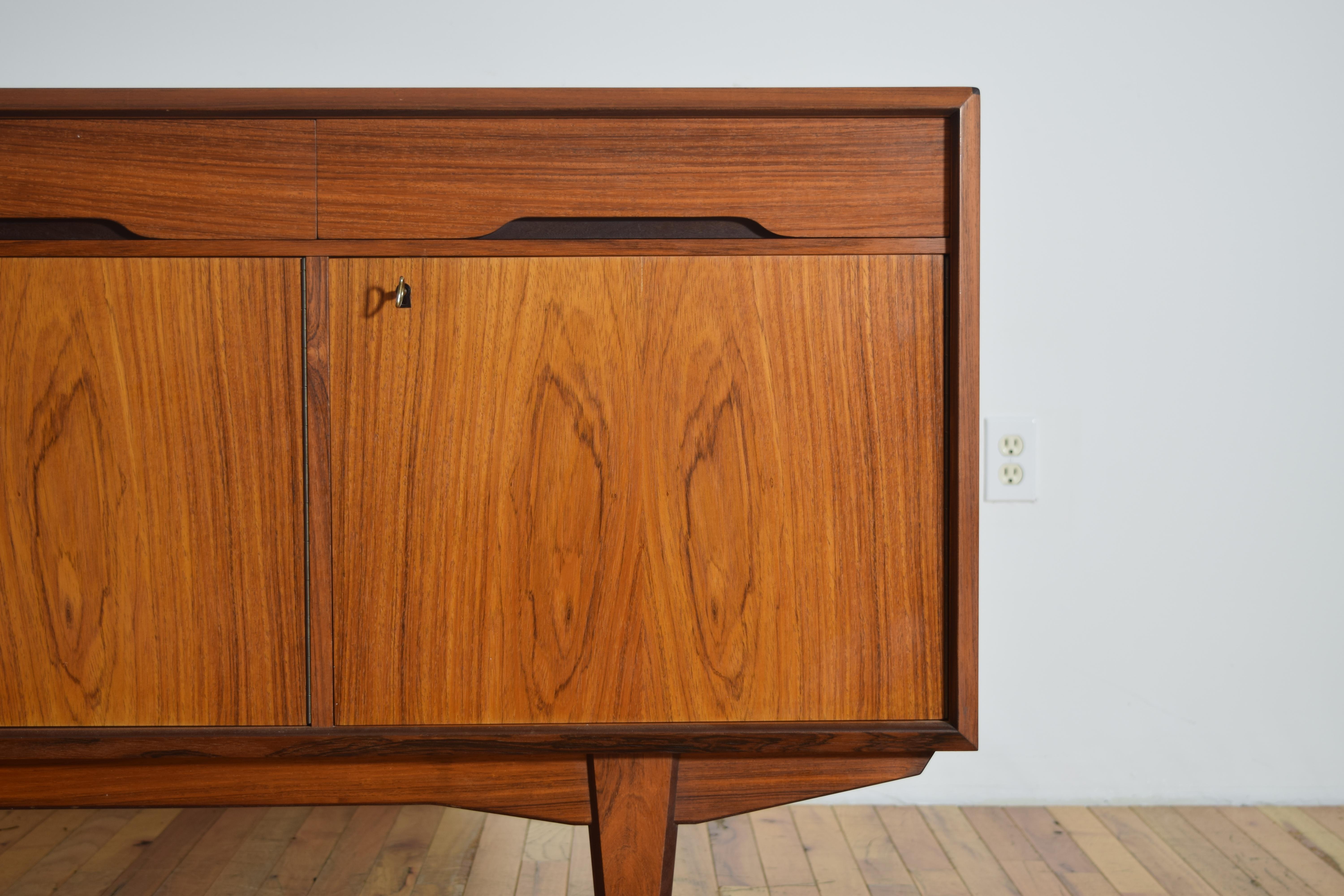 Dänisches Teakholz-Sideboard von Johannes Andersen, ca. 1960er Jahre im Angebot 5