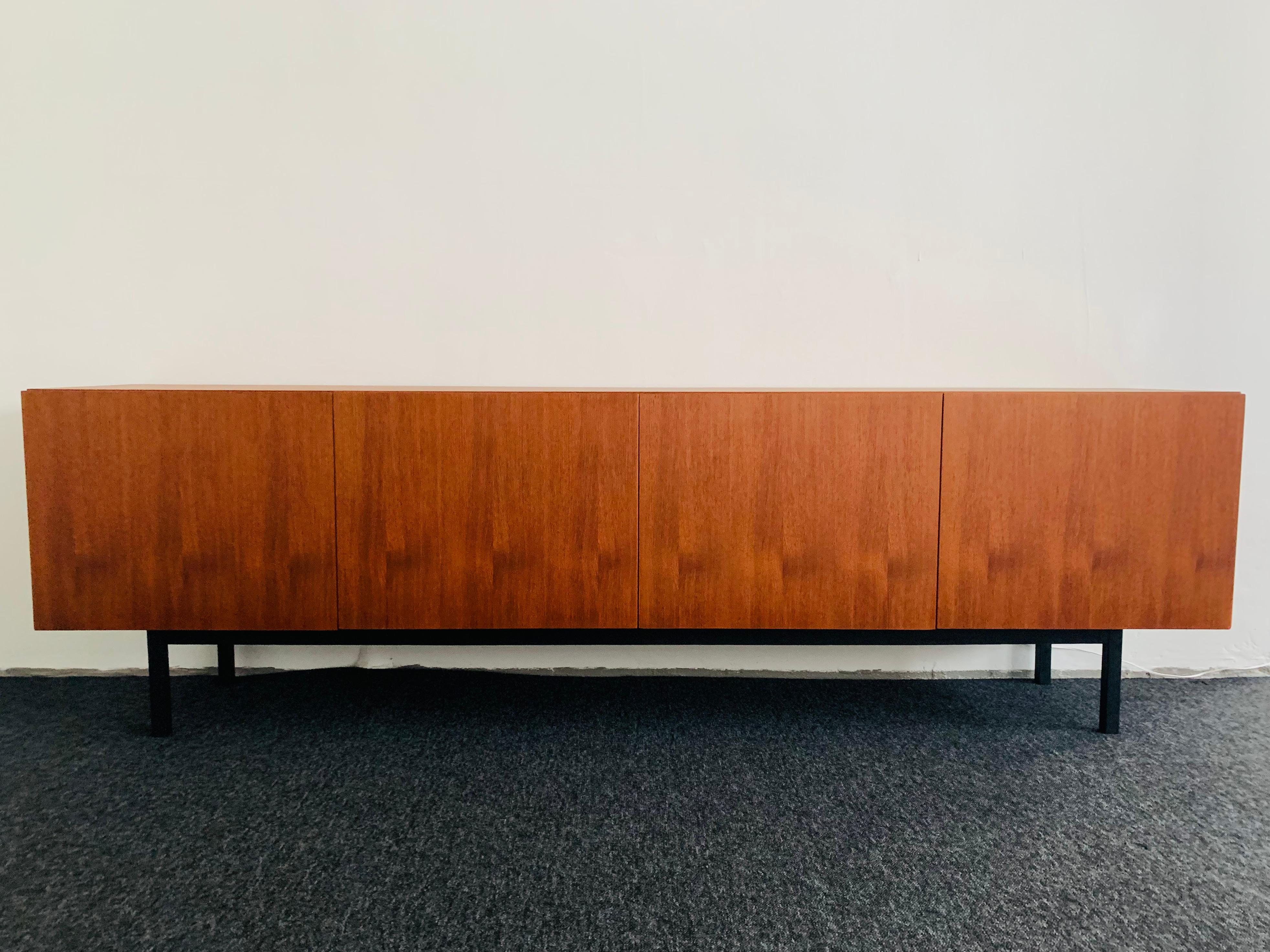 Exceptionally beautiful Danish teak sideboard from the 1960s.
Very high-quality workmanship and elegant design.

Condition:

Very good vintage condition with slight signs of wear consistent with age.
The surface has been lovingly