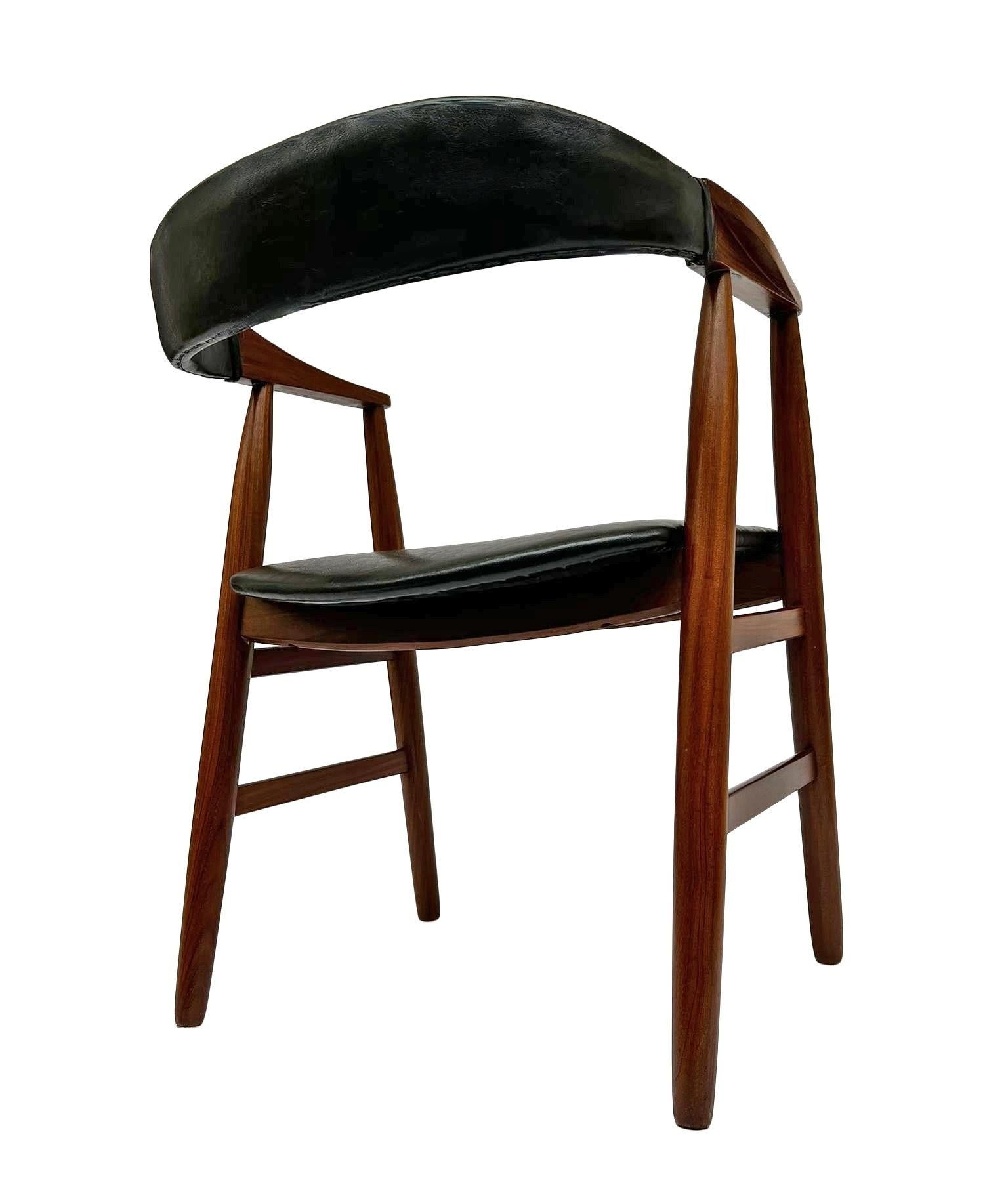 A beautiful Danish teak and black vinyl Model 213 desk chair designed by Thomas Harlev for Farstrup Mobler, this would make a stylish addition to any living or work area.

The chair has a wide seat and wooden sculptured armrests for enhanced