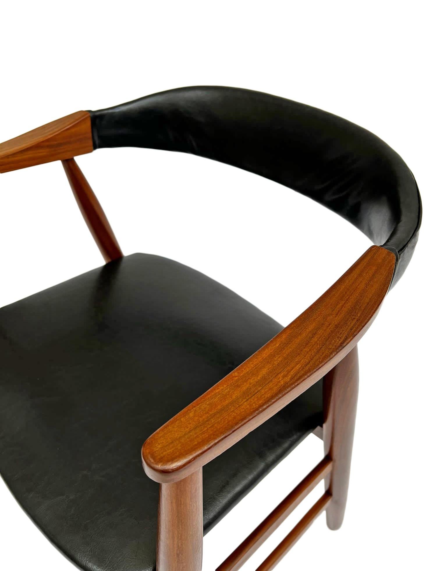 Danish Thomas Harlev Model 213 Teak Desk Chair for Farstrup 1960s In Excellent Condition For Sale In London, GB