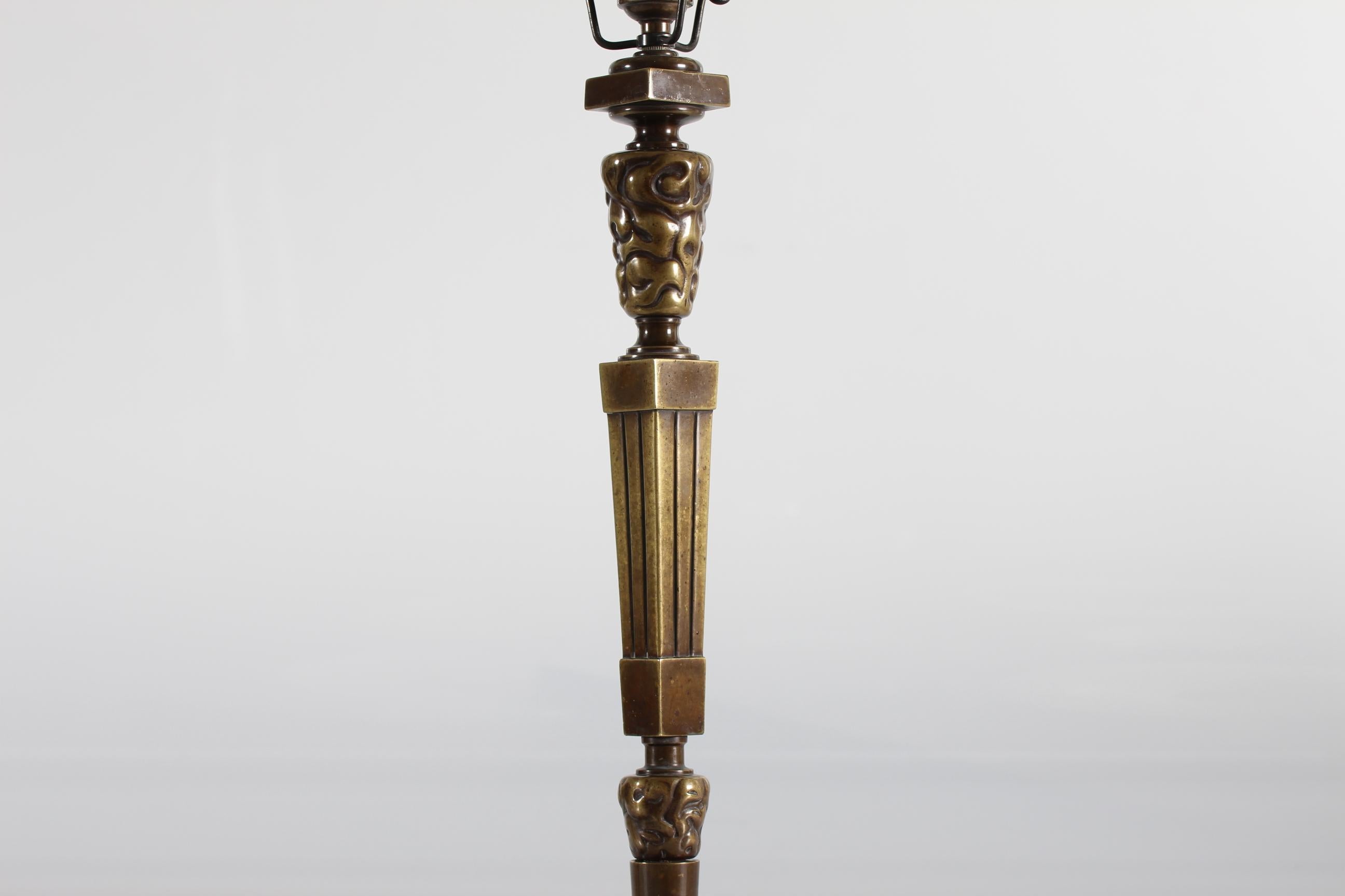 Dänische dänische Art nouveau-Tischlampe, Thorvald Bindesbll, patinierte Bronze, 1890er Jahre im Angebot 6