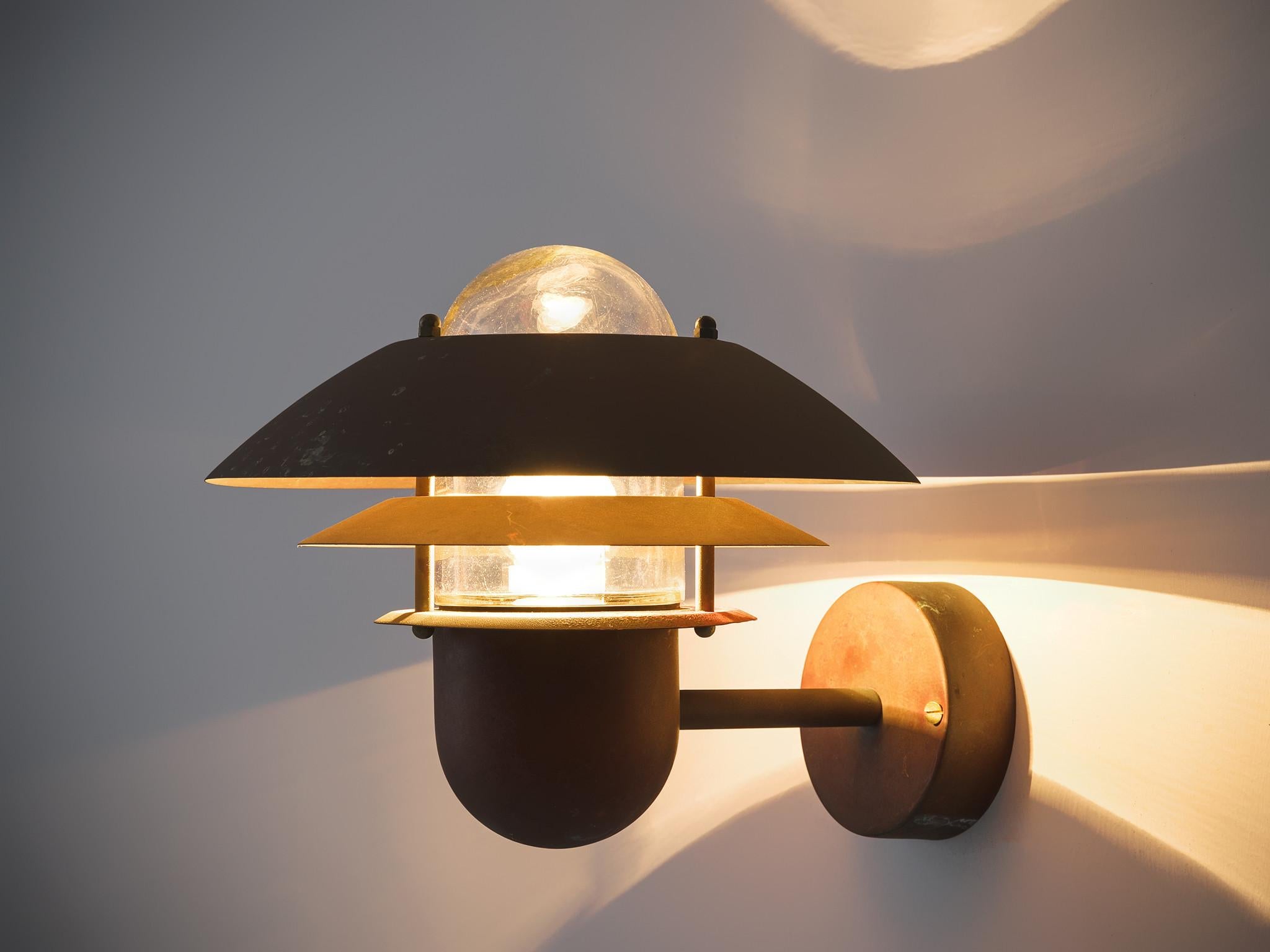 Wall light, copper, Denmark, 1930s

Elegant wall light with black coated copper. The three layered shade has a reflective system, thus directing the majority of the light downwards. Thanks to the beautiful aesthetic of the lamp and the warm light