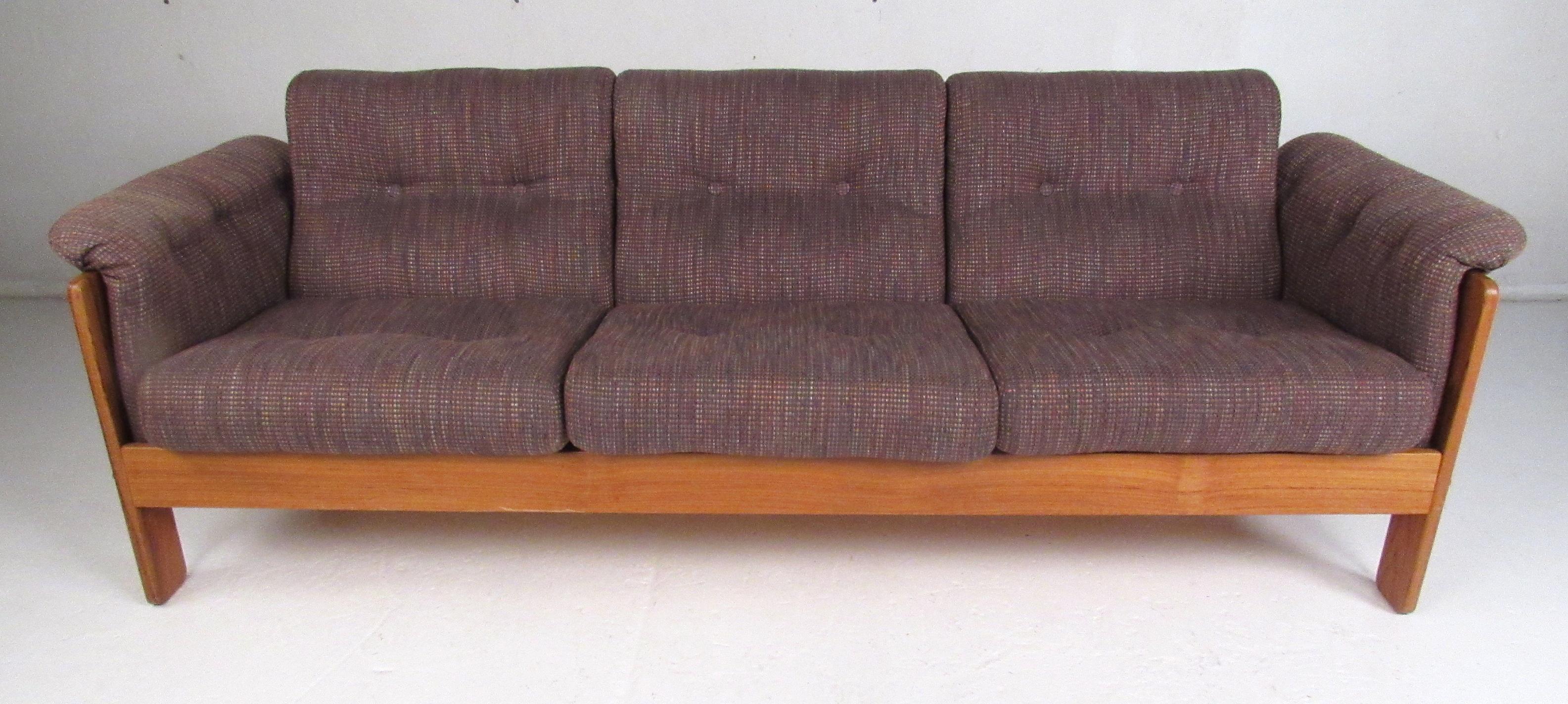 Very comfortable Danish designed sofa with bent plywood frame produced by Niels Eilersen, 1970s.
The sofa is labeled and has the Danish Control stamp. Please confirm item location (NY or NJ) with dealer.