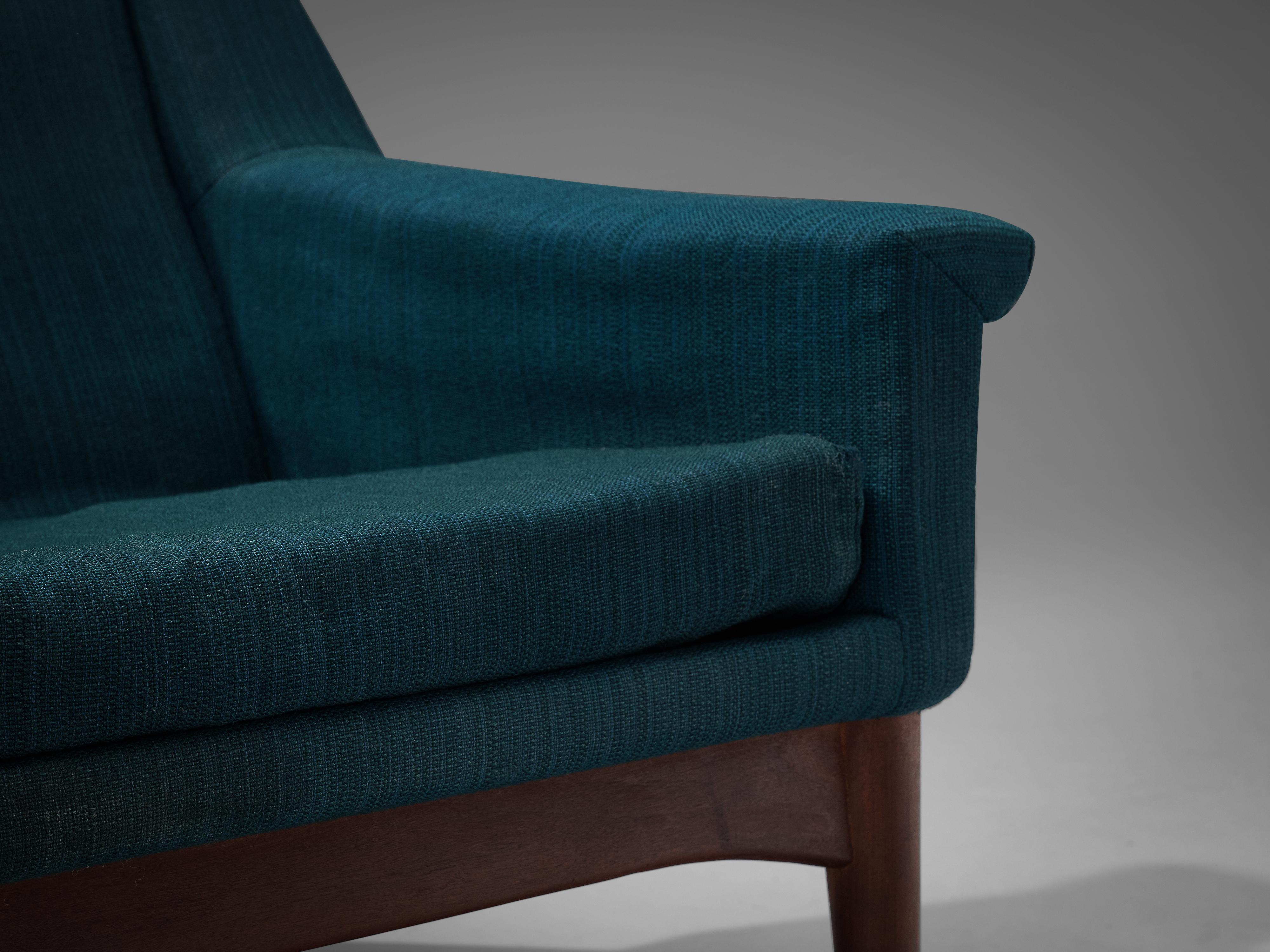 Dänisches Dreisitzer-Sofa aus Teakholz mit grünblauer Polsterung (Mitte des 20. Jahrhunderts) im Angebot