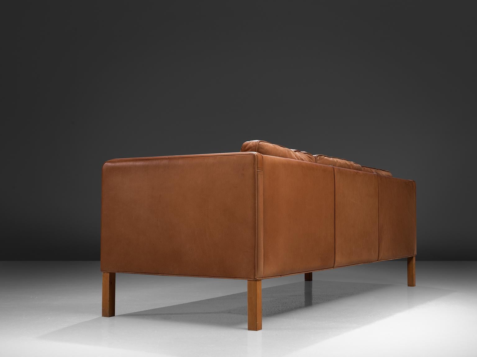 Danish Three-Seat Sofa in Cognac Leather and Oak In Good Condition In Waalwijk, NL